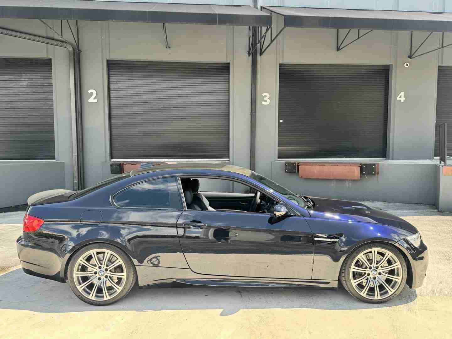 2009 BMW M3 E92 Coupe 6 Speed Manual – Carbon fiber roof – Meistershaft Exhaust – Alcantara Bits full