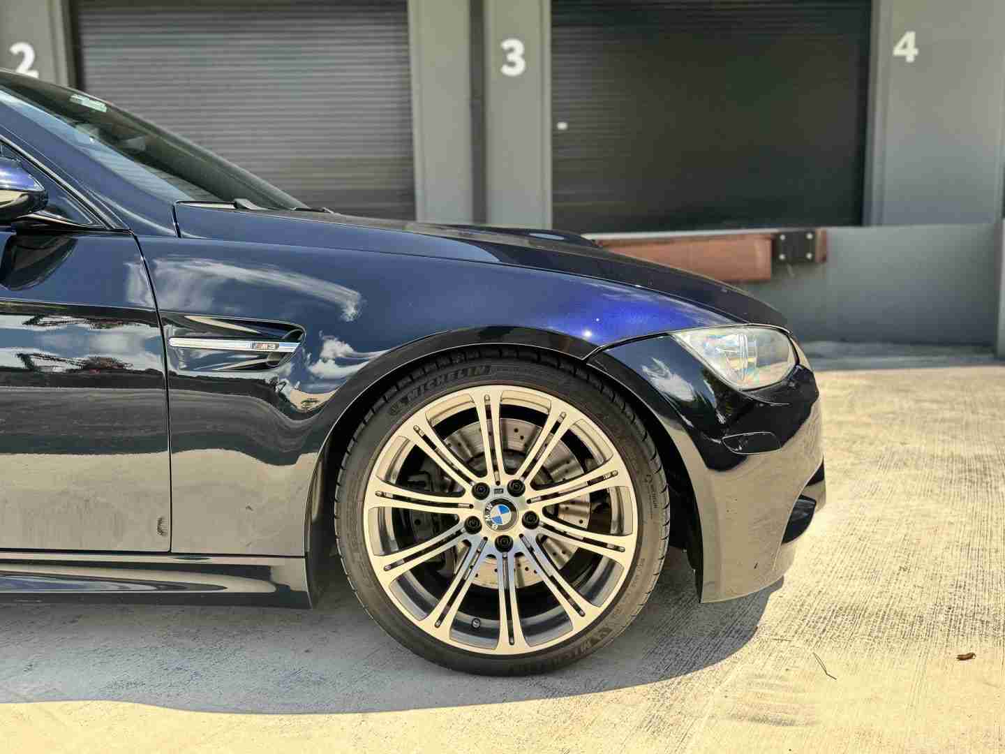 2009 BMW M3 E92 Coupe 6 Speed Manual – Carbon fiber roof – Meistershaft Exhaust – Alcantara Bits full