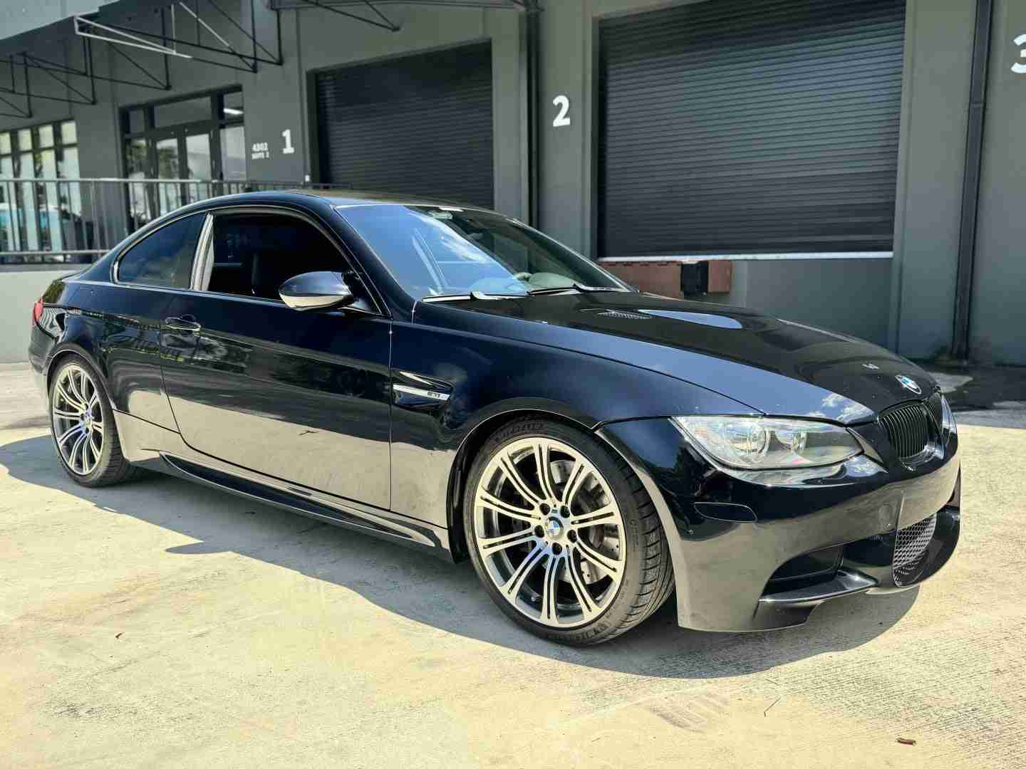 2009 BMW M3 E92 Coupe 6 Speed Manual – Carbon fiber roof – Meistershaft Exhaust – Alcantara Bits full