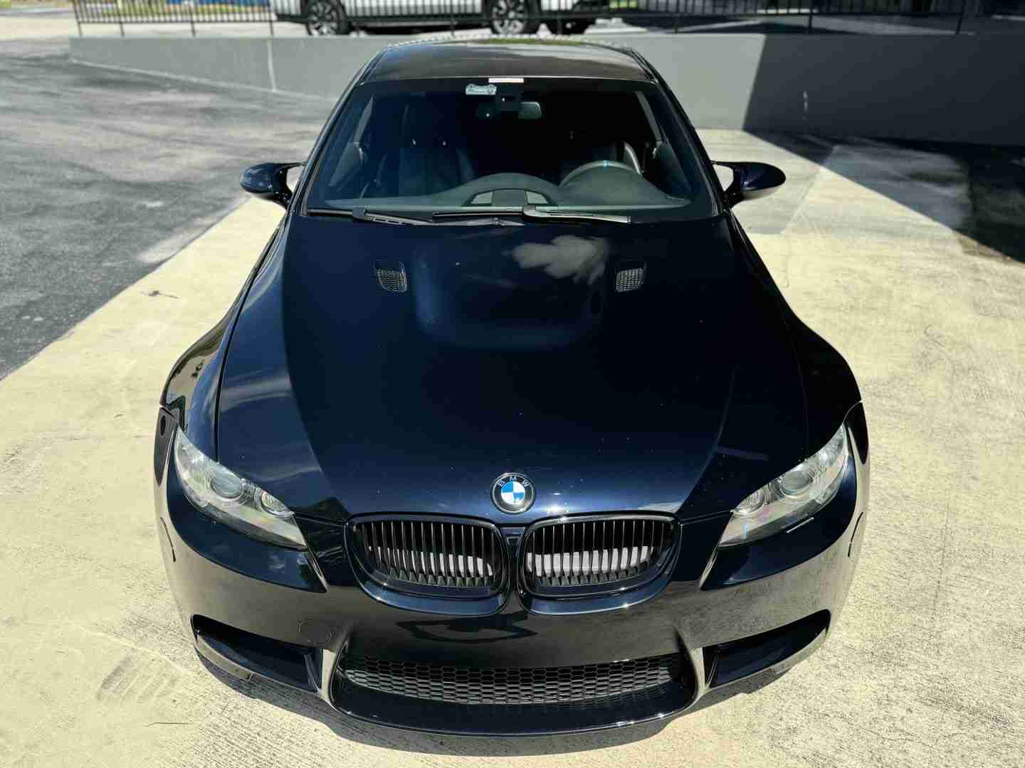 2009 BMW M3 E92 Coupe 6 Speed Manual – Carbon fiber roof – Meistershaft Exhaust – Alcantara Bits full
