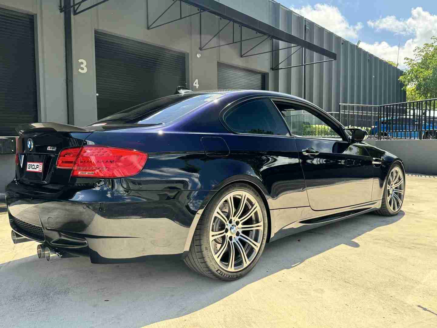 2009 BMW M3 E92 Coupe 6 Speed Manual – Carbon fiber roof – Meistershaft Exhaust – Alcantara Bits full
