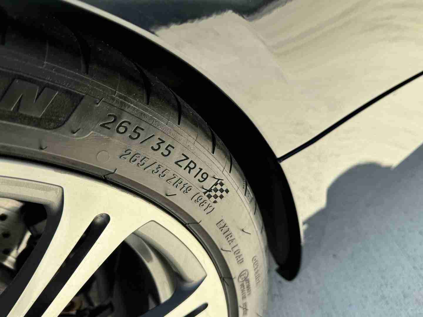 2009 BMW M3 E92 Coupe 6 Speed Manual – Carbon fiber roof – Meistershaft Exhaust – Alcantara Bits full