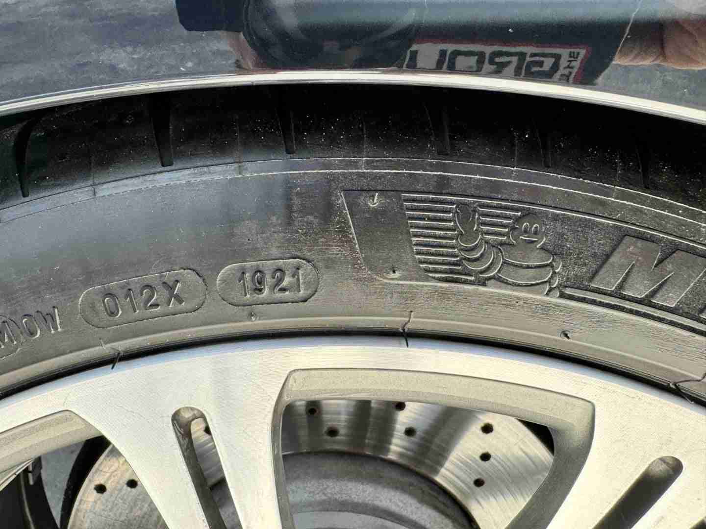 2009 BMW M3 E92 Coupe 6 Speed Manual – Carbon fiber roof – Meistershaft Exhaust – Alcantara Bits full