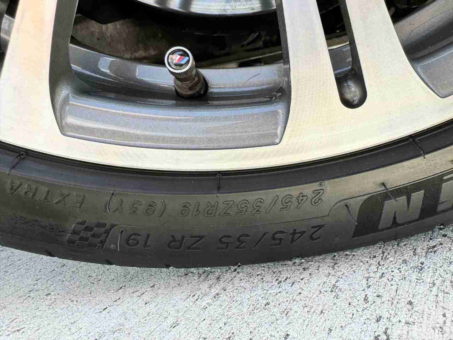 2009 BMW M3 E92 Coupe 6 Speed Manual – Carbon fiber roof – Meistershaft Exhaust – Alcantara Bits full