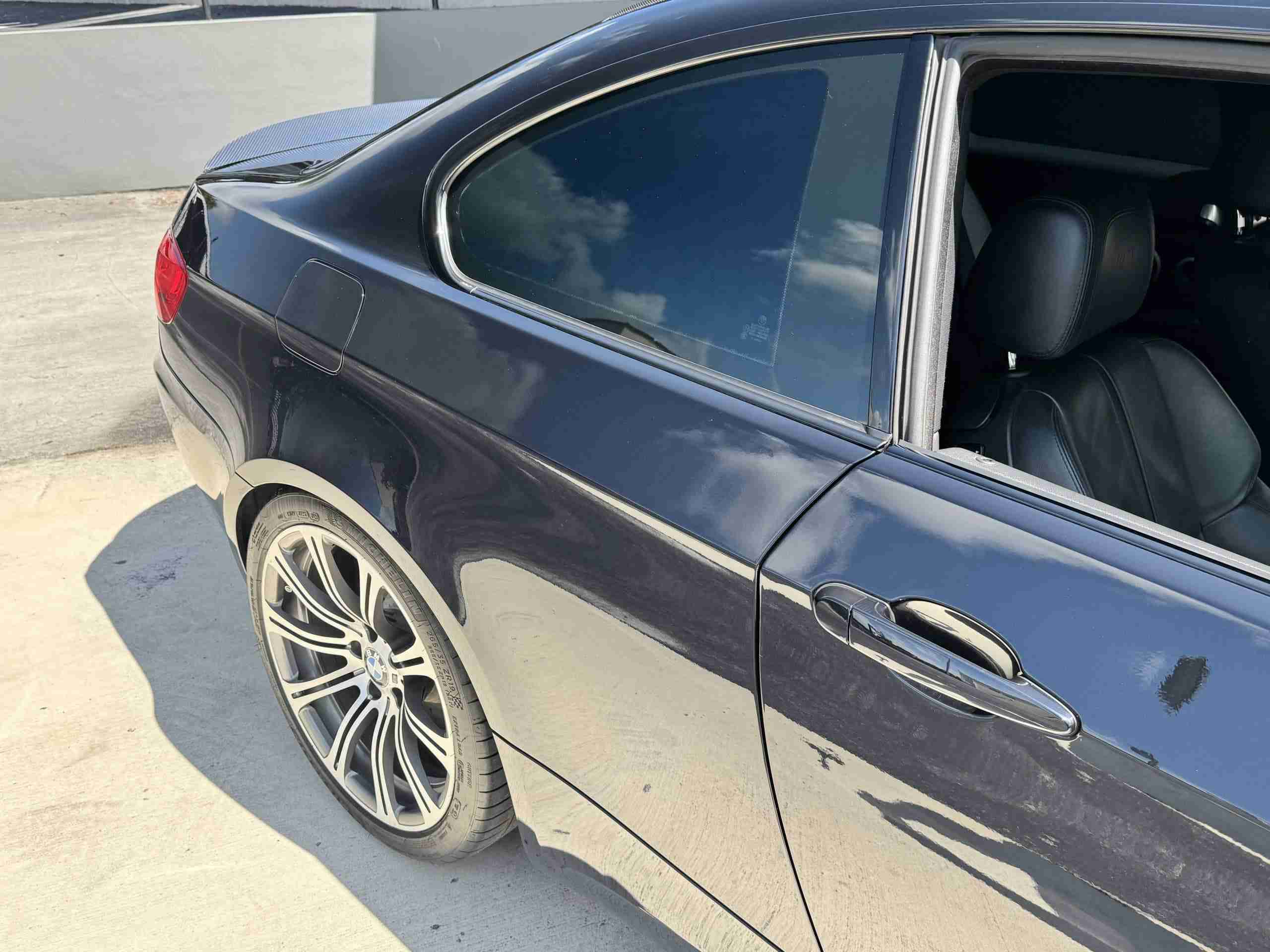 2009 BMW M3 E92 Coupe 6 Speed Manual – Carbon fiber roof – Meistershaft Exhaust – Alcantara Bits full