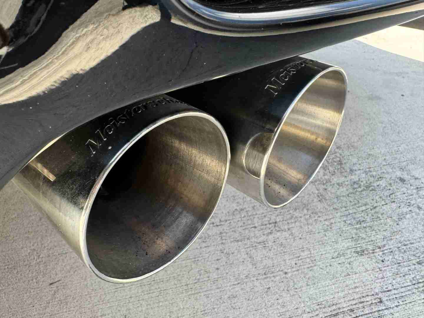 2009 BMW M3 E92 Coupe 6 Speed Manual – Carbon fiber roof – Meistershaft Exhaust – Alcantara Bits full