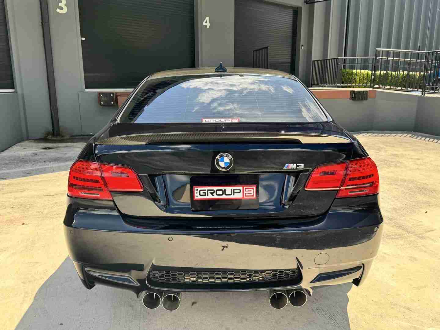 2009 BMW M3 E92 Coupe 6 Speed Manual – Carbon fiber roof – Meistershaft Exhaust – Alcantara Bits full