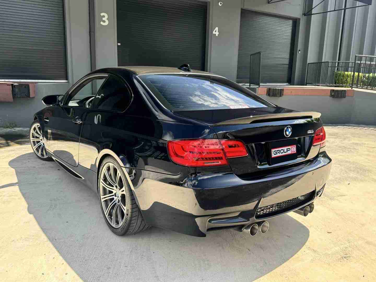 2009 BMW M3 E92 Coupe 6 Speed Manual – Carbon fiber roof – Meistershaft Exhaust – Alcantara Bits full