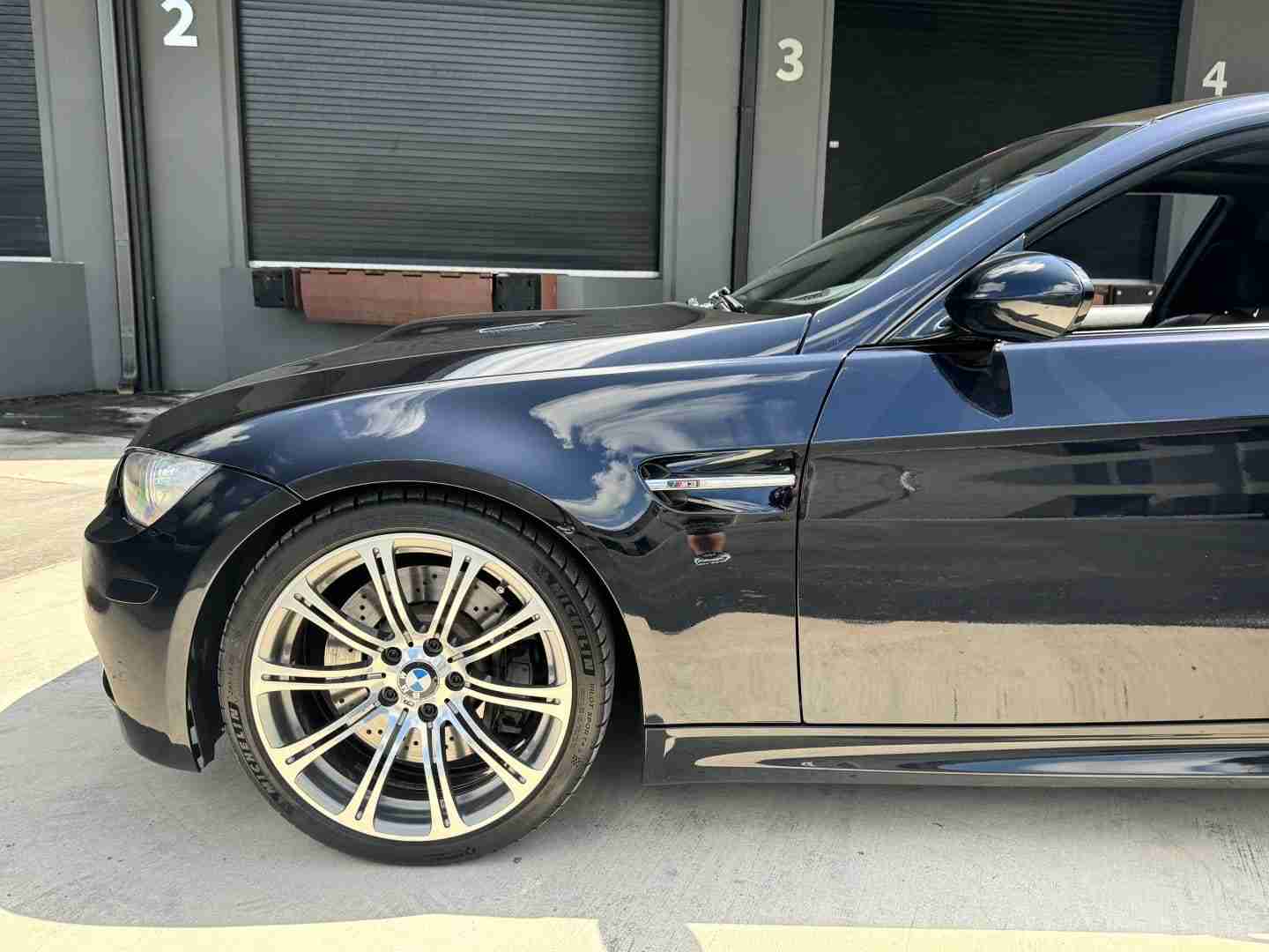 2009 BMW M3 E92 Coupe 6 Speed Manual – Carbon fiber roof – Meistershaft Exhaust – Alcantara Bits full