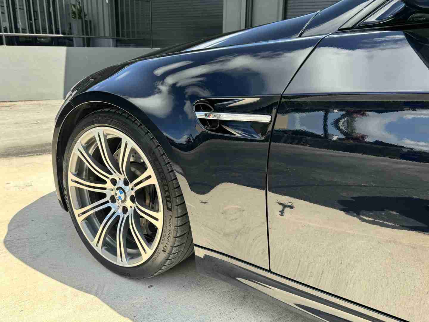 2009 BMW M3 E92 Coupe 6 Speed Manual – Carbon fiber roof – Meistershaft Exhaust – Alcantara Bits full