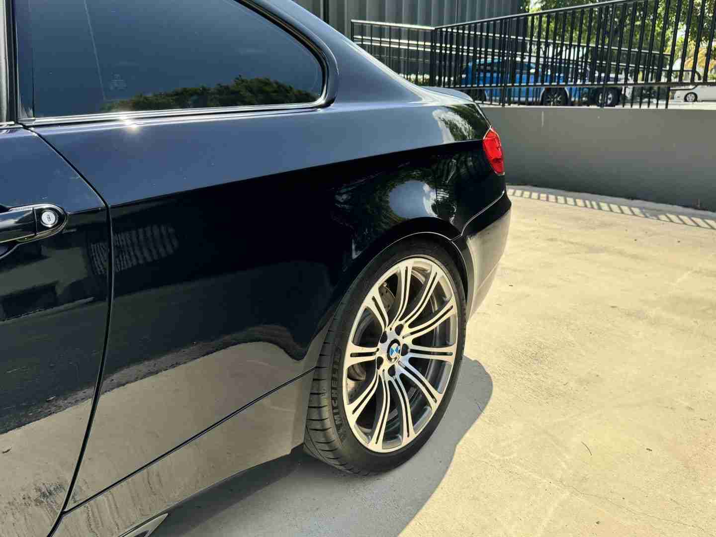 2009 BMW M3 E92 Coupe 6 Speed Manual – Carbon fiber roof – Meistershaft Exhaust – Alcantara Bits full