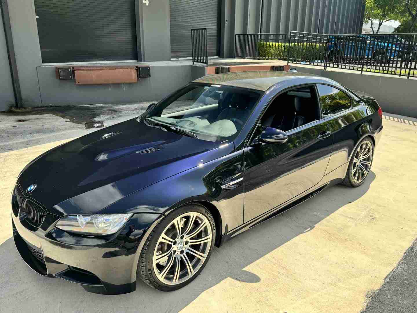 2009 BMW M3 E92 Coupe 6 Speed Manual – Carbon fiber roof – Meistershaft Exhaust – Alcantara Bits full