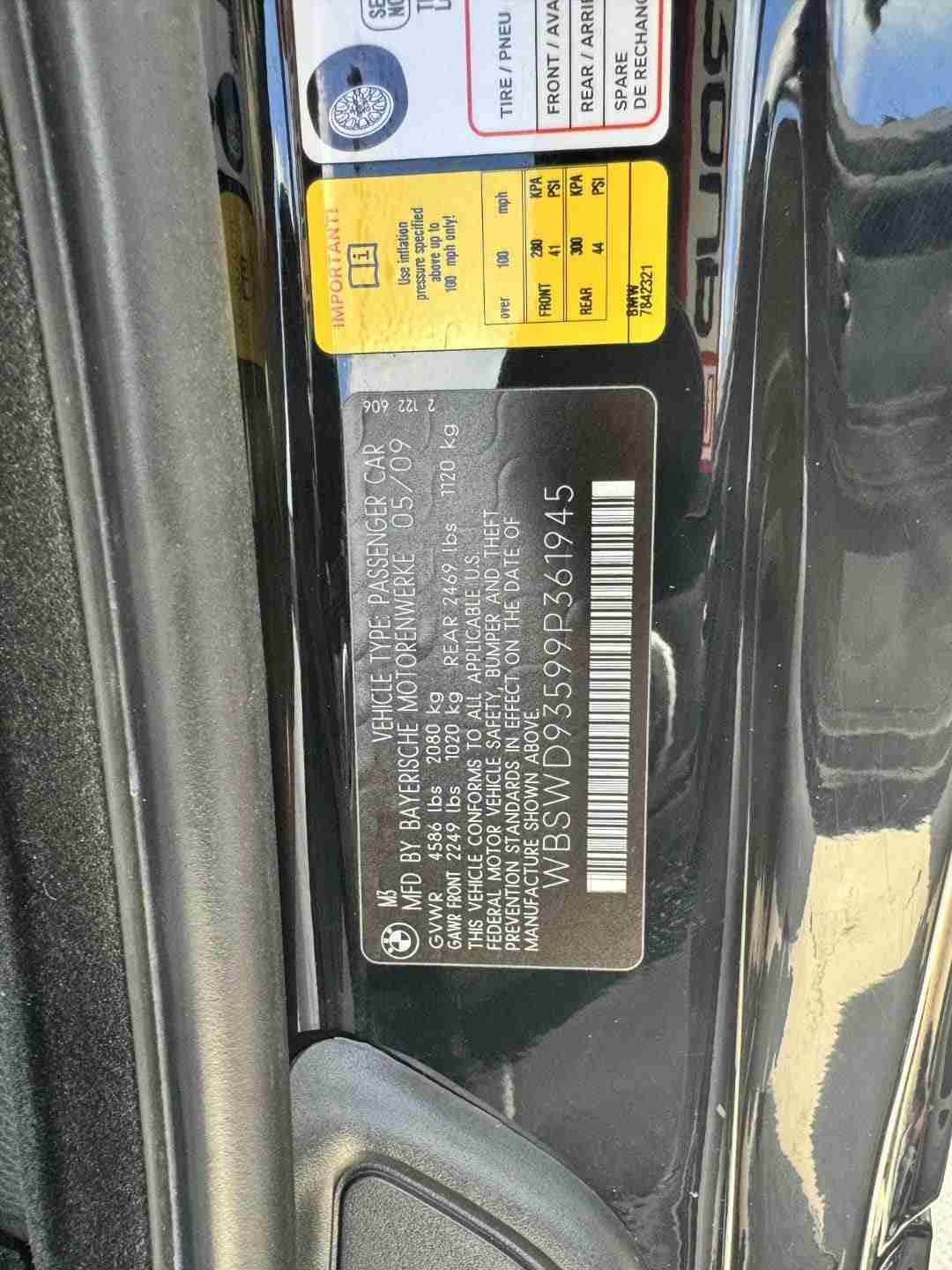 2009 BMW M3 E92 Coupe 6 Speed Manual – Carbon fiber roof – Meistershaft Exhaust – Alcantara Bits full