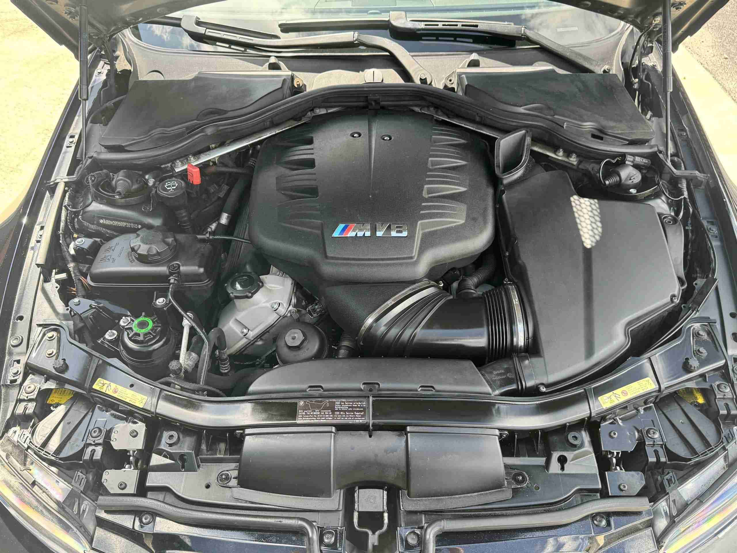 2009 BMW M3 E92 Coupe 6 Speed Manual – Carbon fiber roof – Meistershaft Exhaust – Alcantara Bits full