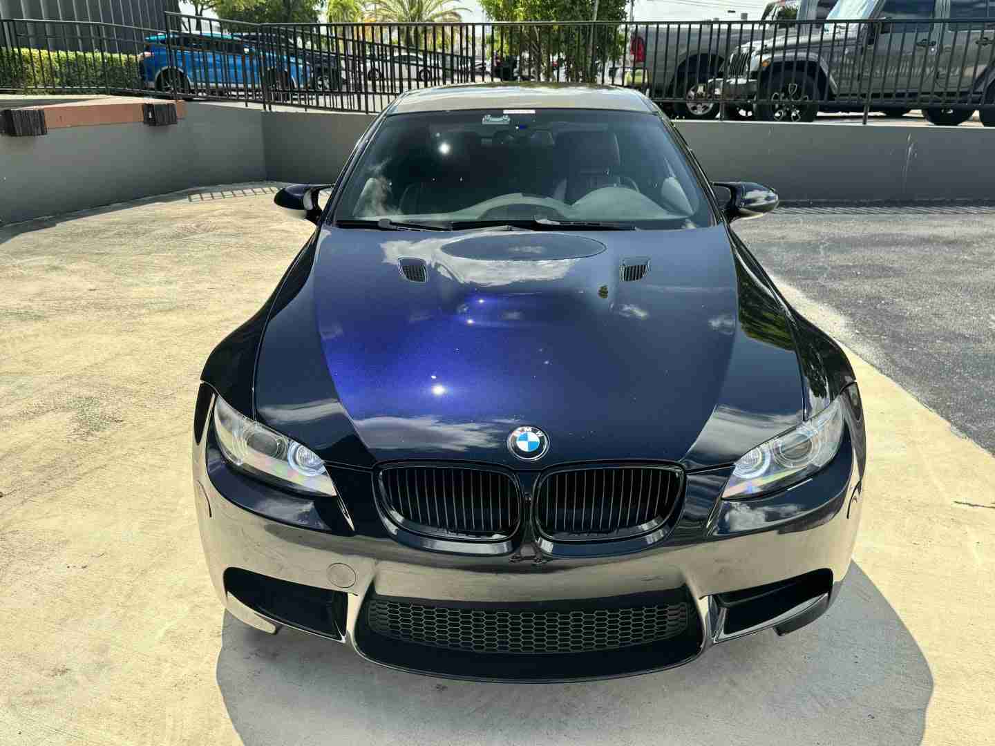 2009 BMW M3 E92 Coupe 6 Speed Manual – Carbon fiber roof – Meistershaft Exhaust – Alcantara Bits full