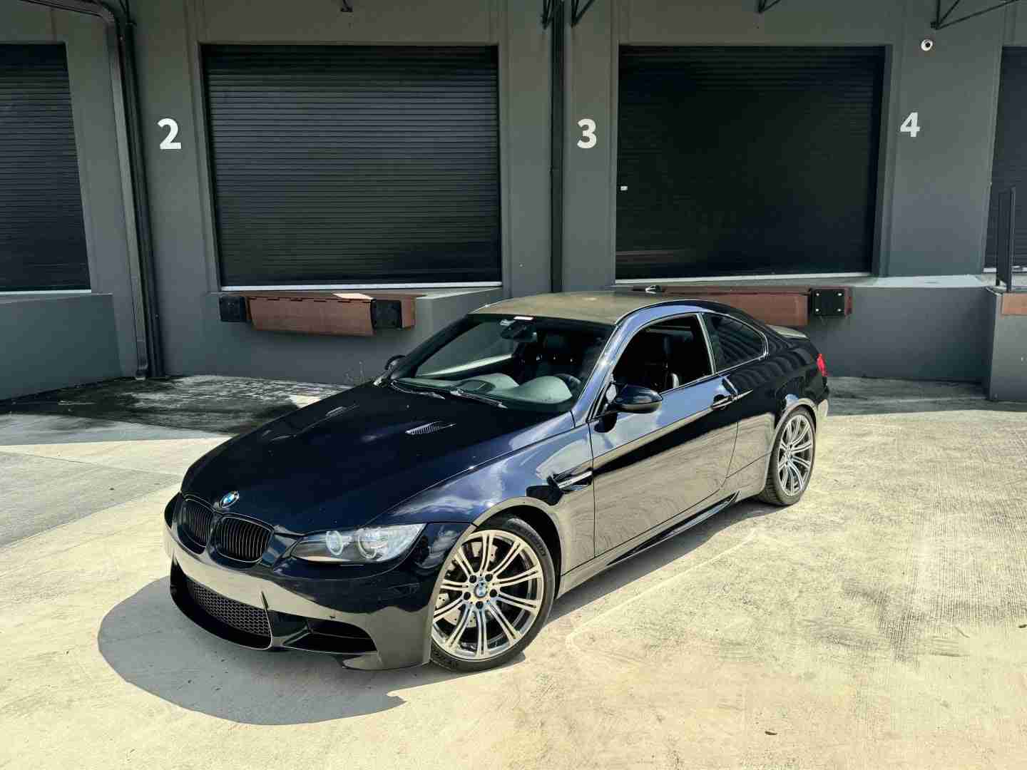 2009 BMW M3 E92 Coupe 6 Speed Manual – Carbon fiber roof – Meistershaft Exhaust – Alcantara Bits full