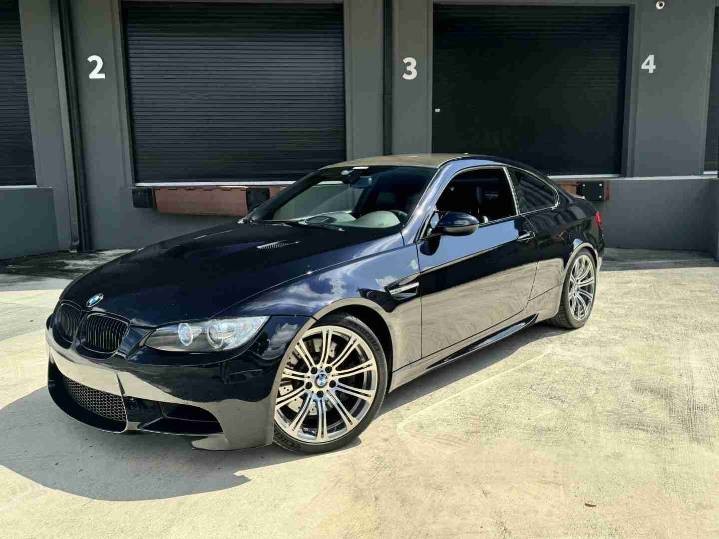 2009 BMW M3 E92 Coupe 6 Speed Manual – Carbon fiber roof – Meistershaft Exhaust – Alcantara Bits full