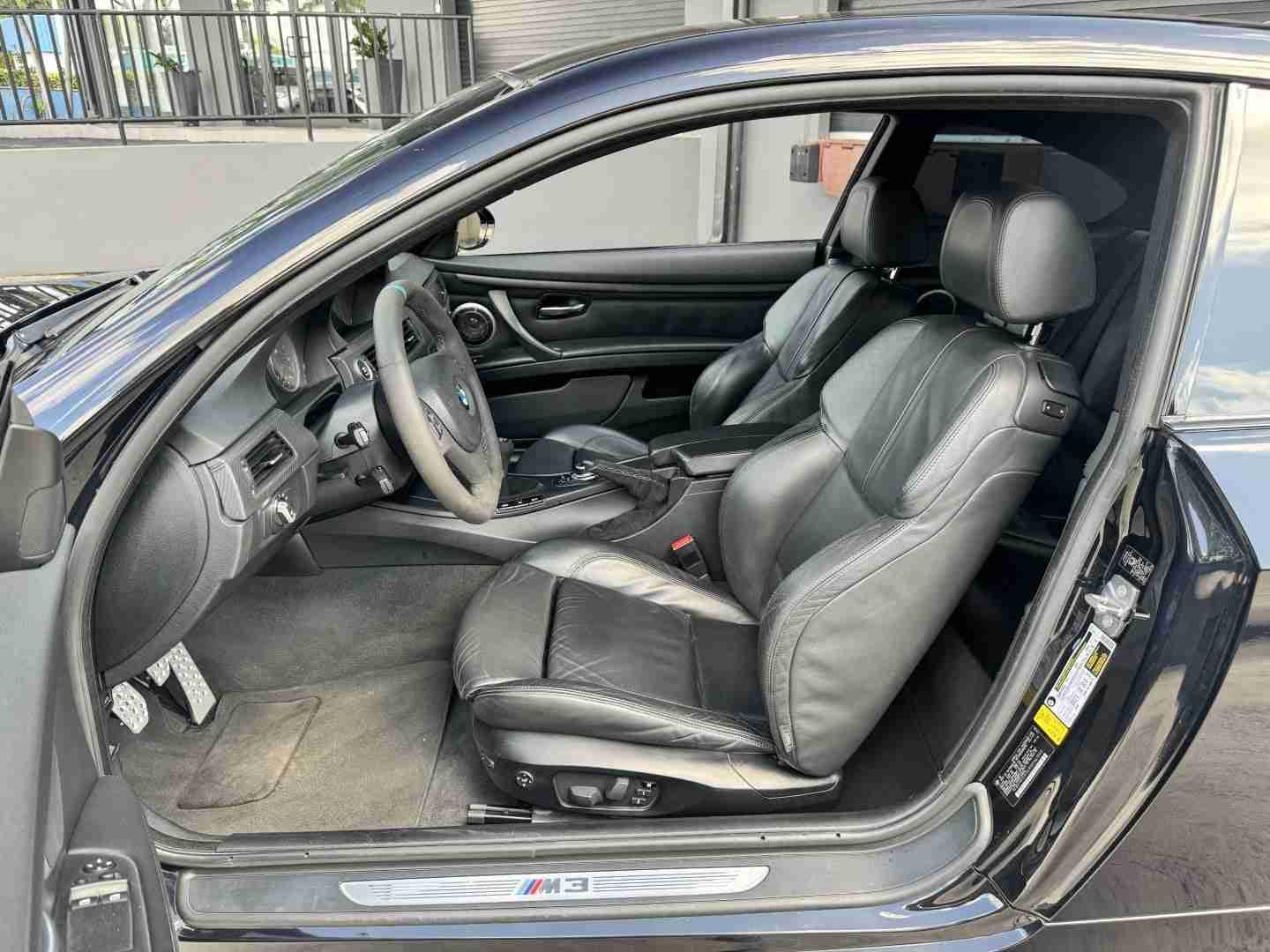 2009 BMW M3 E92 Coupe 6 Speed Manual – Carbon fiber roof – Meistershaft Exhaust – Alcantara Bits full