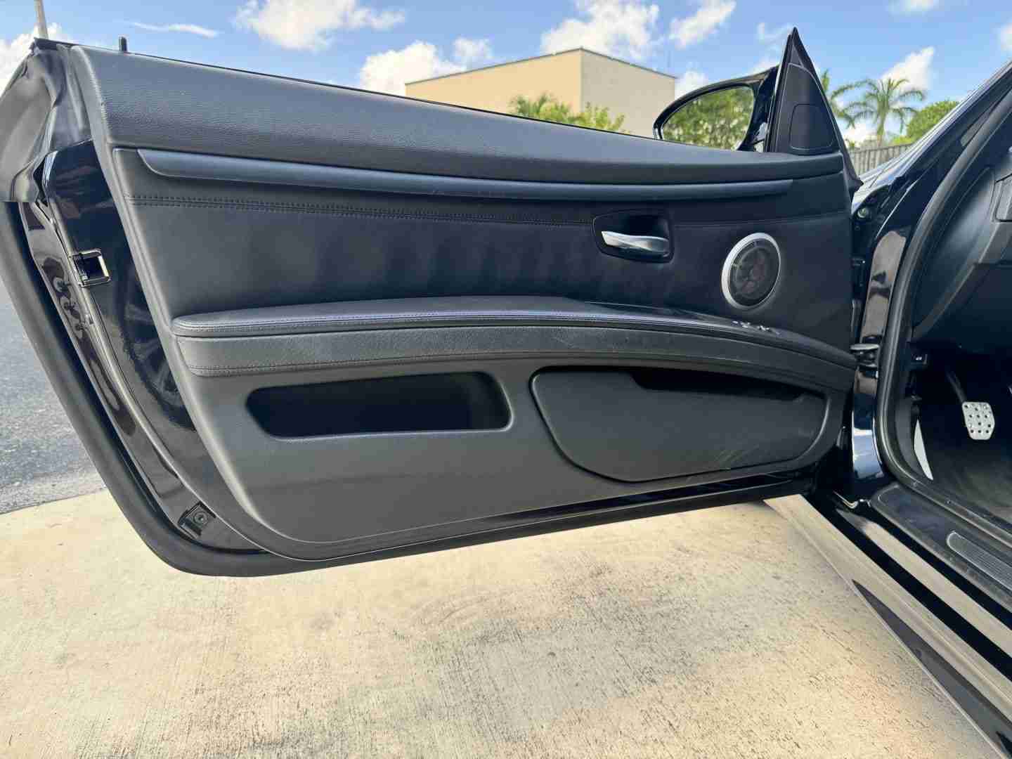 2009 BMW M3 E92 Coupe 6 Speed Manual – Carbon fiber roof – Meistershaft Exhaust – Alcantara Bits full