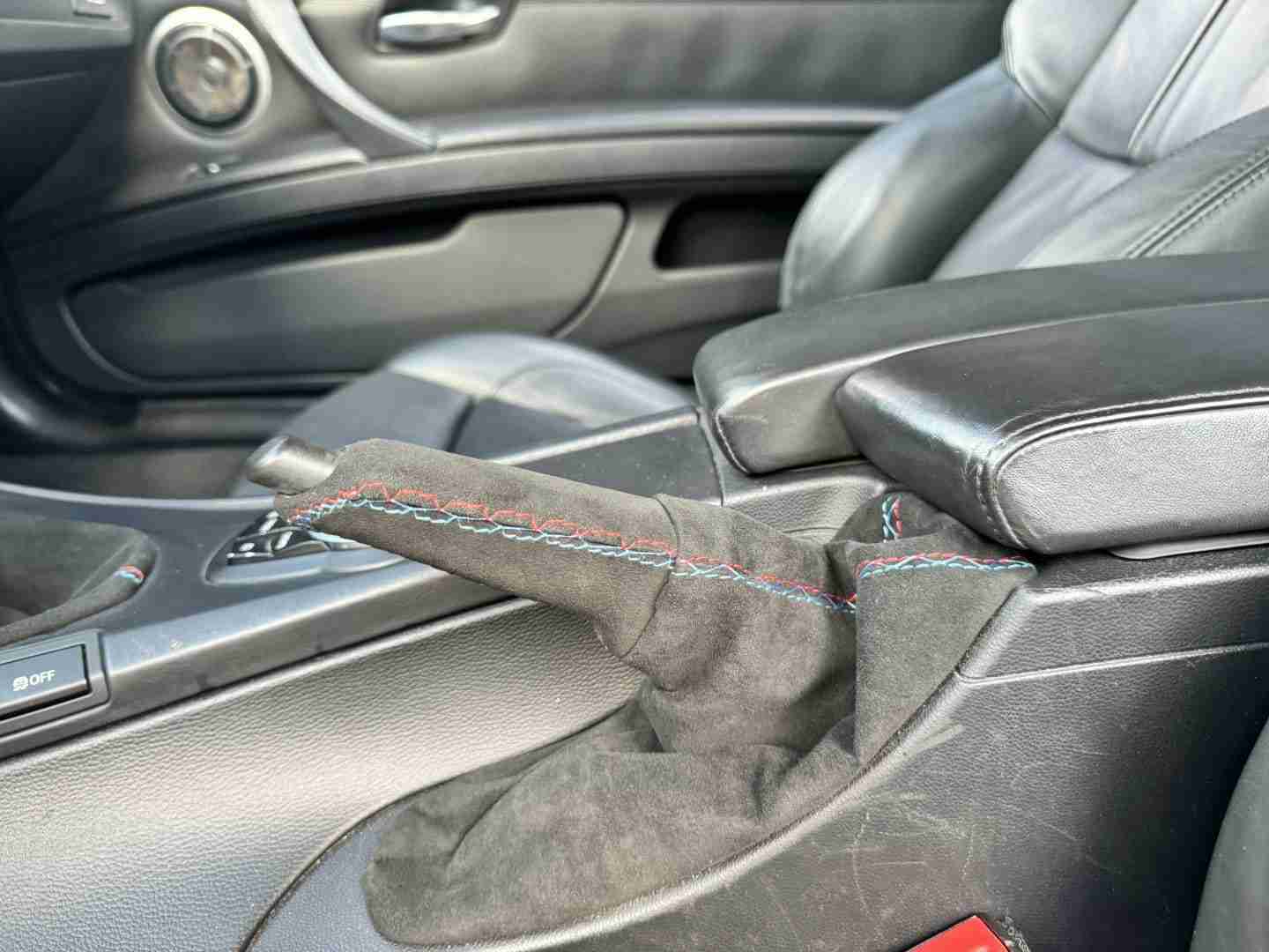 2009 BMW M3 E92 Coupe 6 Speed Manual – Carbon fiber roof – Meistershaft Exhaust – Alcantara Bits full