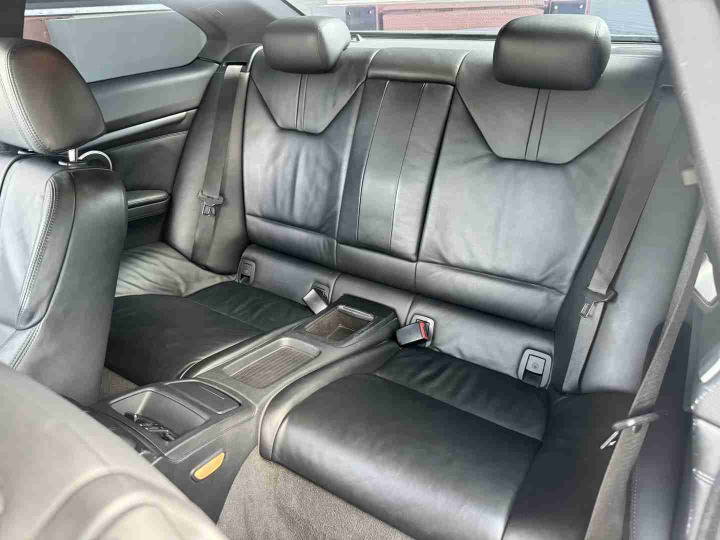 2009 BMW M3 E92 Coupe 6 Speed Manual – Carbon fiber roof – Meistershaft Exhaust – Alcantara Bits full