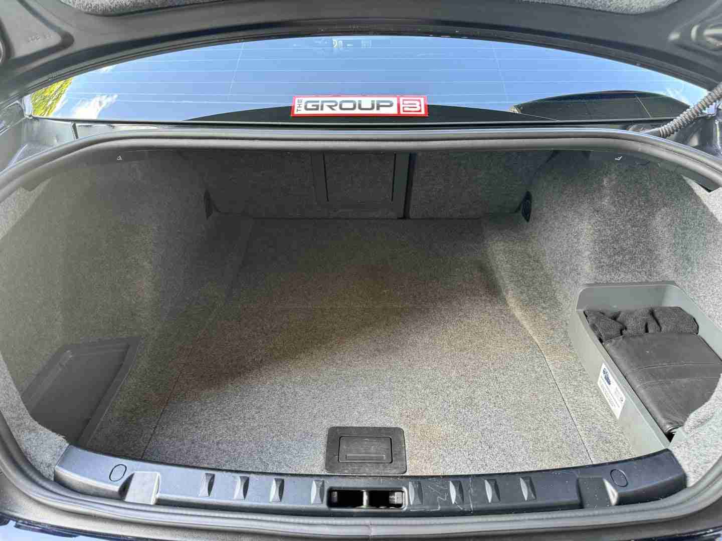 2009 BMW M3 E92 Coupe 6 Speed Manual – Carbon fiber roof – Meistershaft Exhaust – Alcantara Bits full