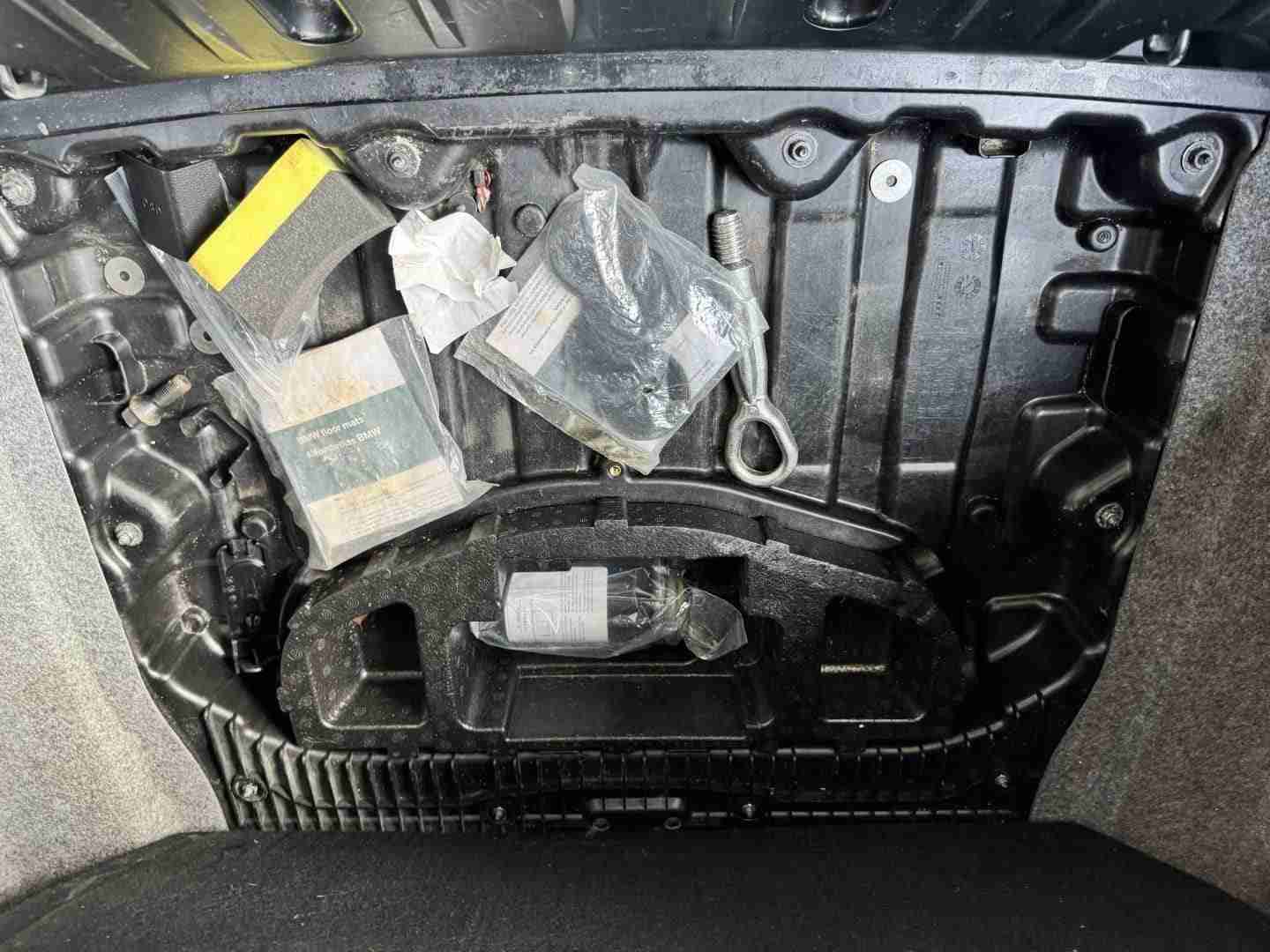 2009 BMW M3 E92 Coupe 6 Speed Manual – Carbon fiber roof – Meistershaft Exhaust – Alcantara Bits full