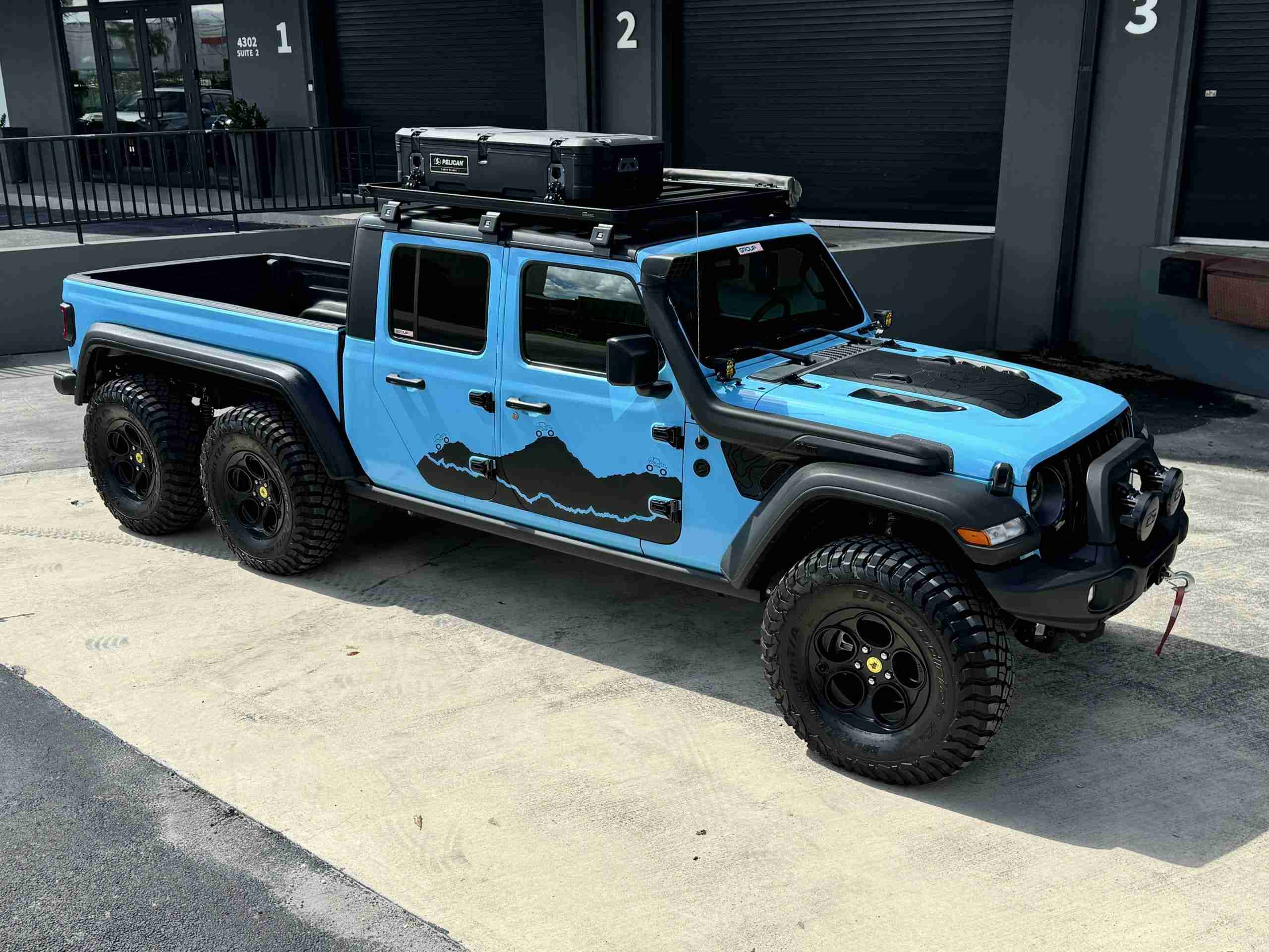 2022 Jeep Gladiator Rubicon 6×6 1 Owner – Custom Built – 800 miles NEW – Fox Suspension – $185k BUILD full