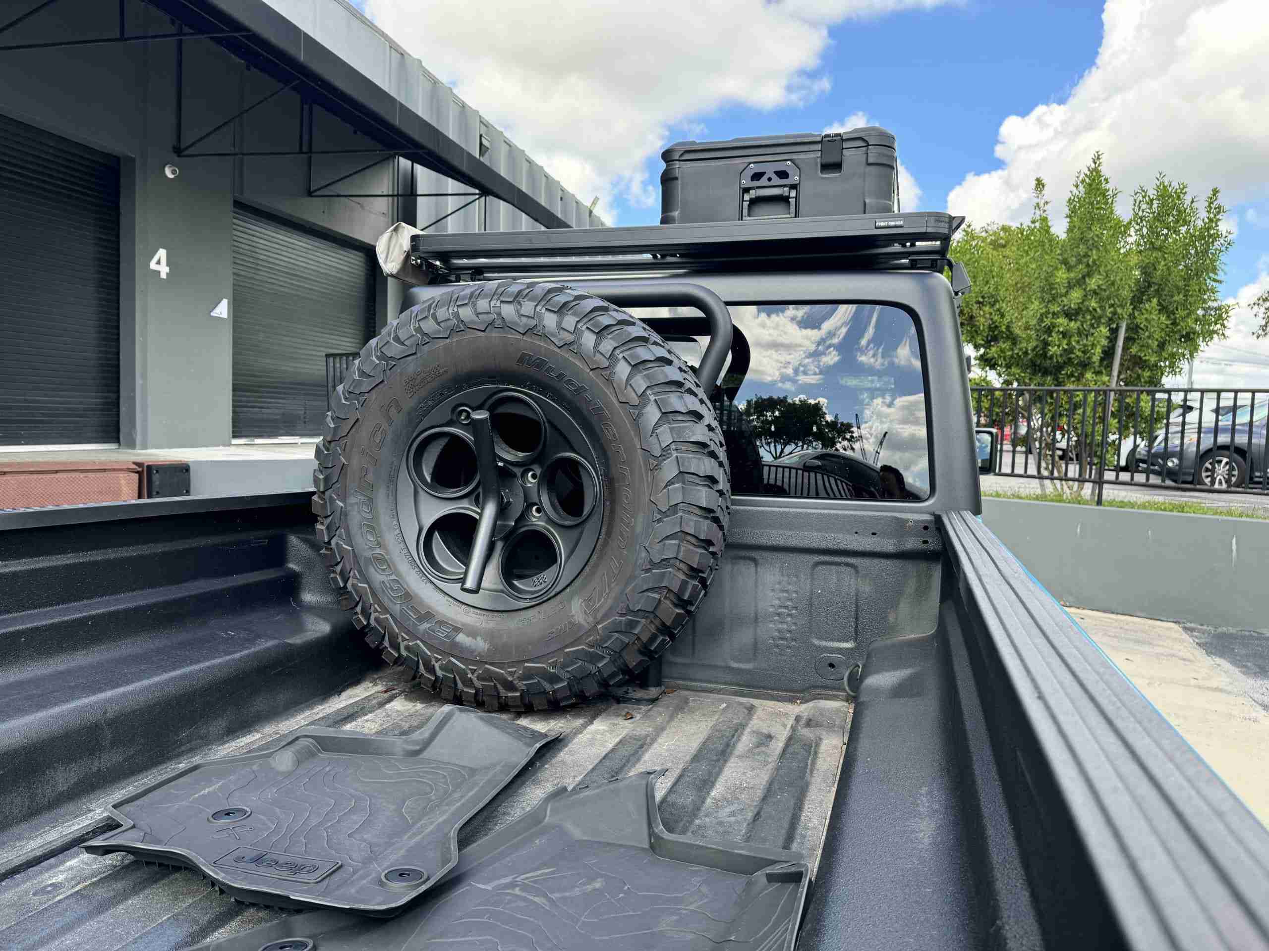 2022 Jeep Gladiator Rubicon 6×6 1 Owner – Custom Built – 800 miles NEW – Fox Suspension – $185k BUILD full