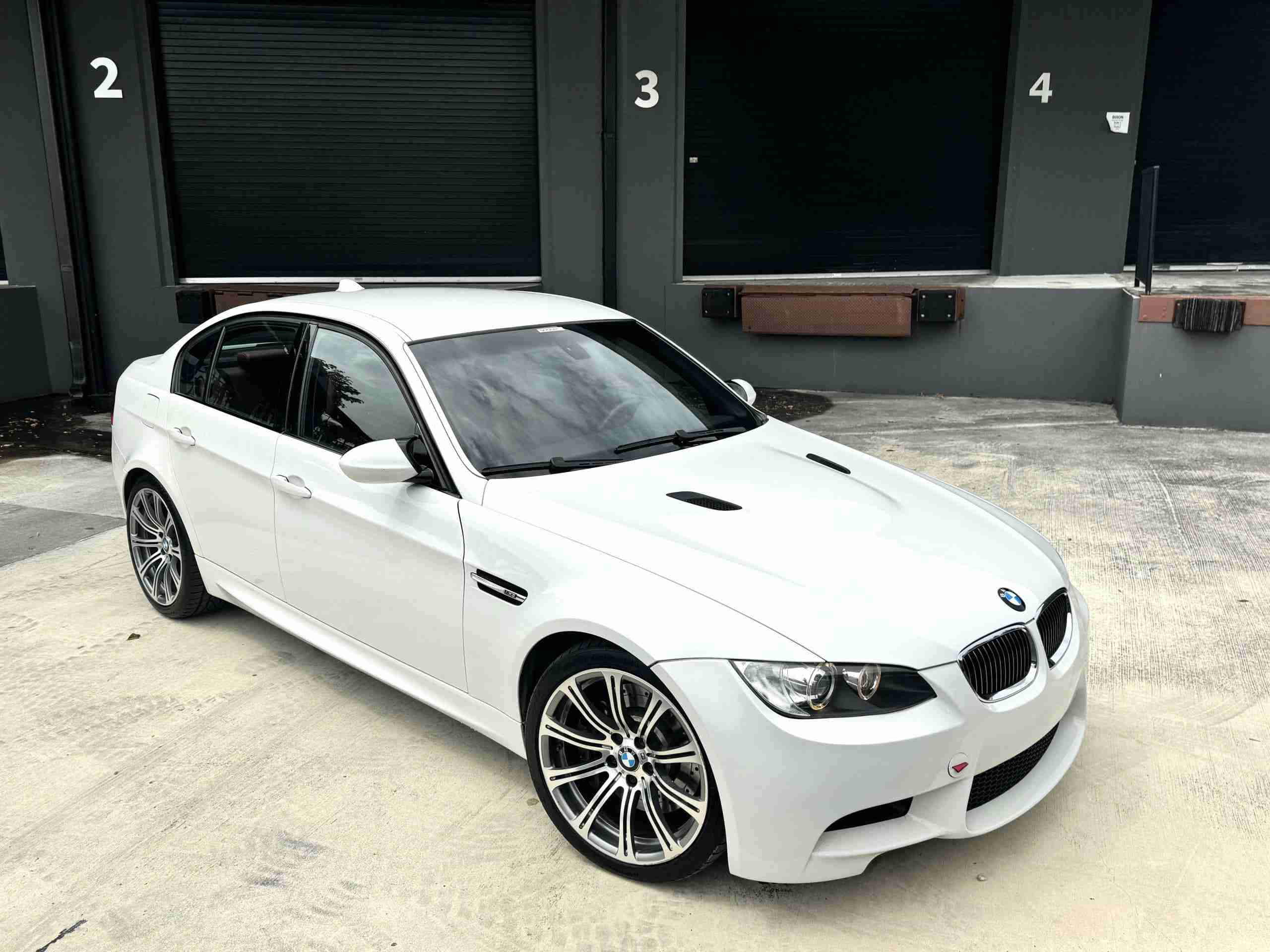 2008 BMW M3 E90 Single Hump Slicktop 74k Miles – 6 Speed Manual – LCI upgrades – Alpine White – Fox Red full