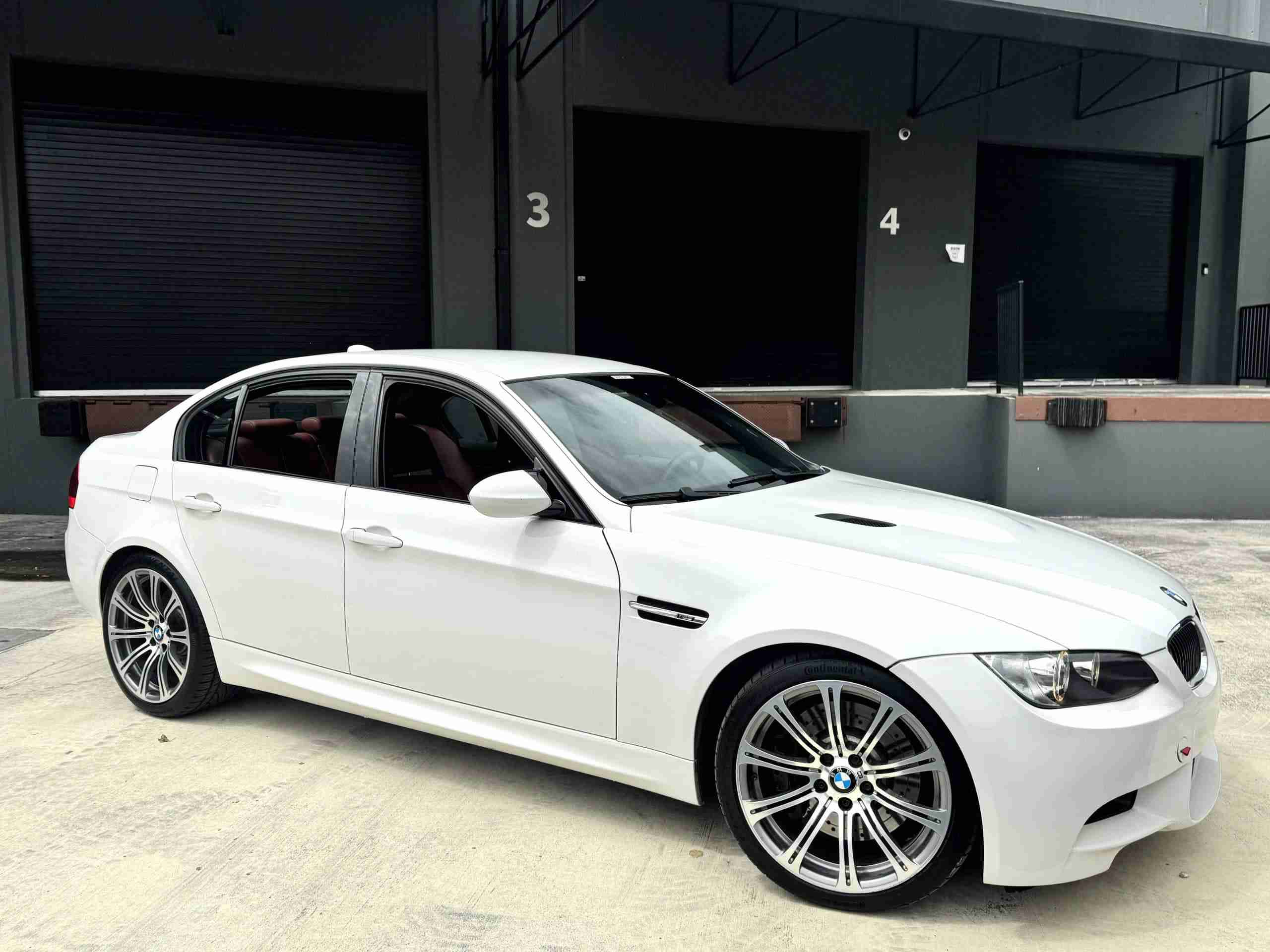2008 BMW M3 E90 Single Hump Slicktop 74k Miles – 6 Speed Manual – LCI upgrades – Alpine White – Fox Red full