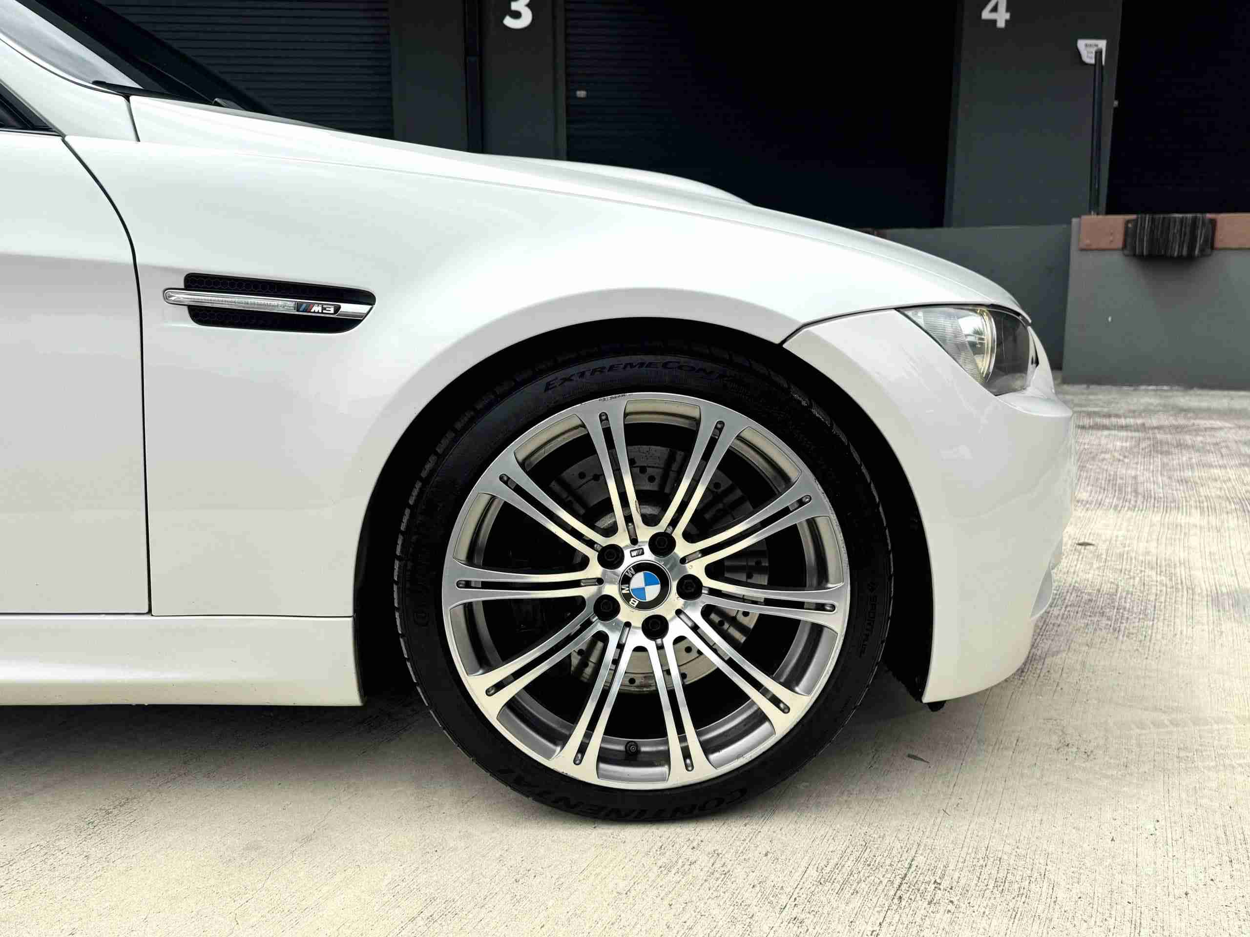 2008 BMW M3 E90 Single Hump Slicktop 74k Miles – 6 Speed Manual – LCI upgrades – Alpine White – Fox Red full