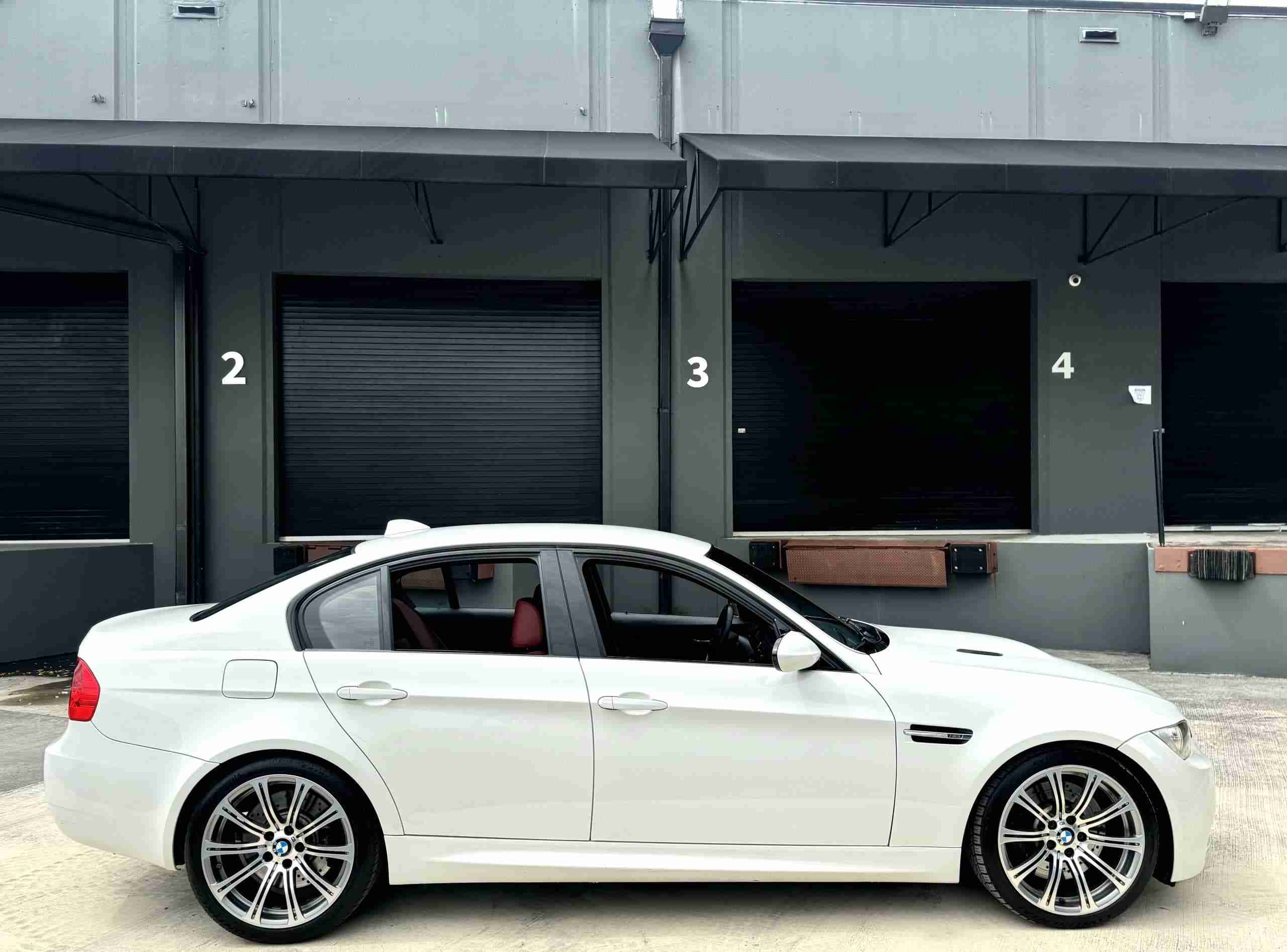 2008 BMW M3 E90 Single Hump Slicktop 74k Miles – 6 Speed Manual – LCI upgrades – Alpine White – Fox Red full