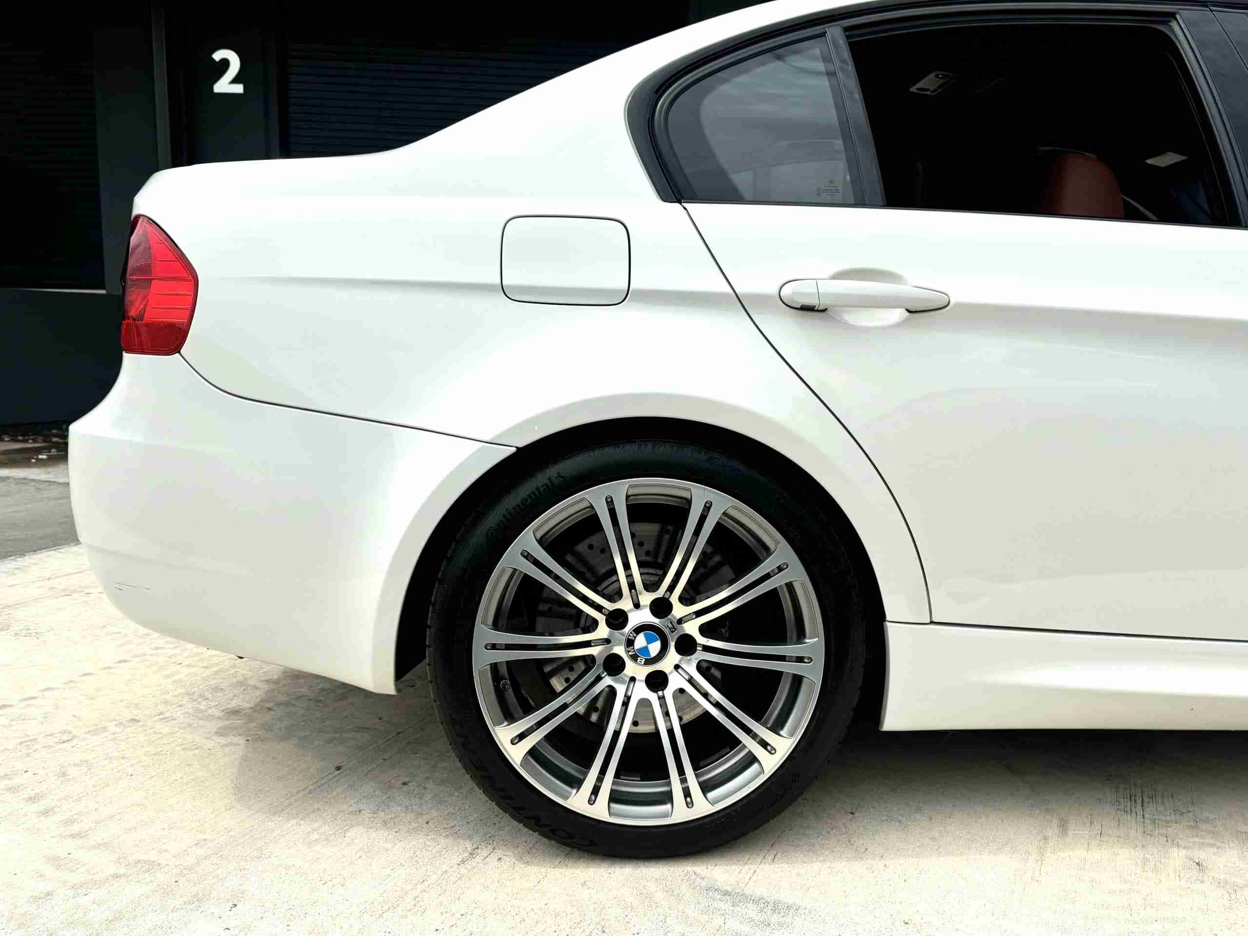 2008 BMW M3 E90 Single Hump Slicktop 74k Miles – 6 Speed Manual – LCI upgrades – Alpine White – Fox Red full