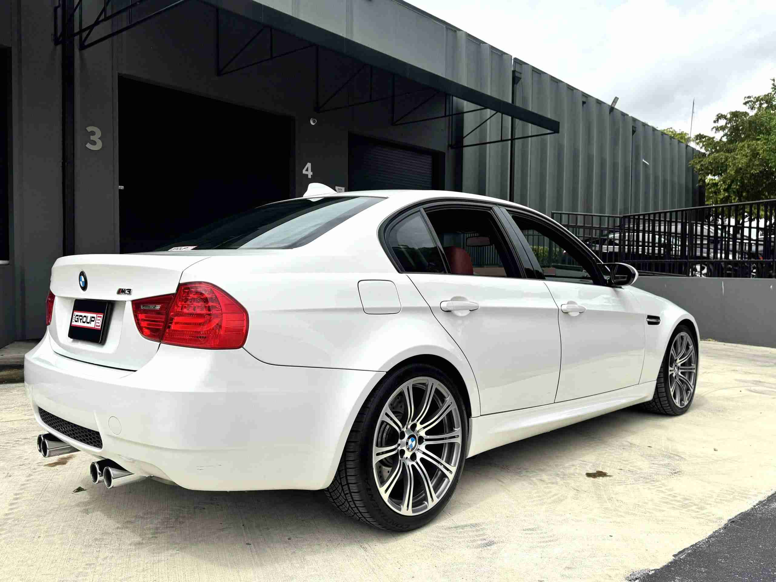 2008 BMW M3 E90 Single Hump Slicktop 74k Miles – 6 Speed Manual – LCI upgrades – Alpine White – Fox Red full