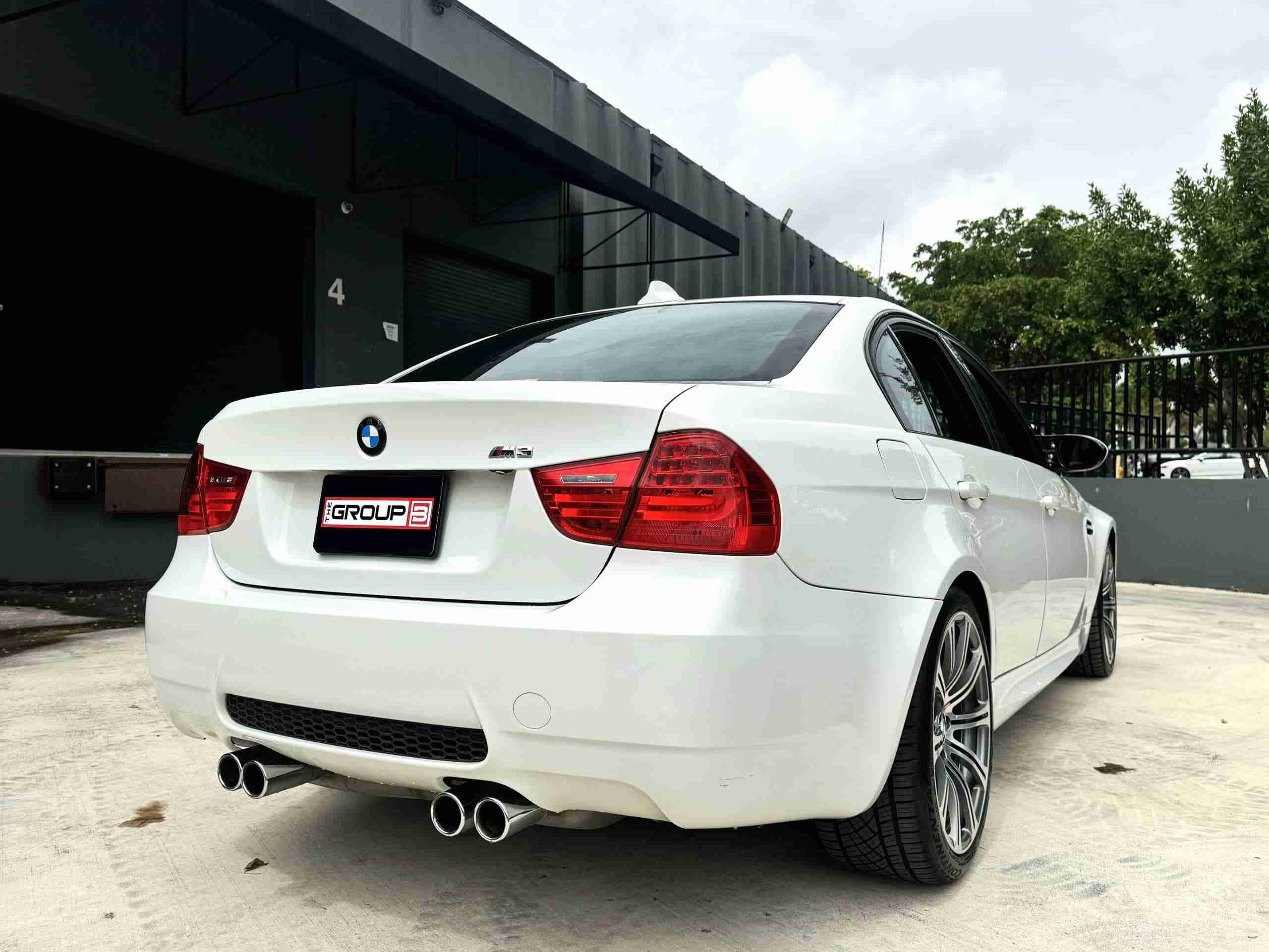 2008 BMW M3 E90 Single Hump Slicktop 74k Miles – 6 Speed Manual – LCI upgrades – Alpine White – Fox Red full