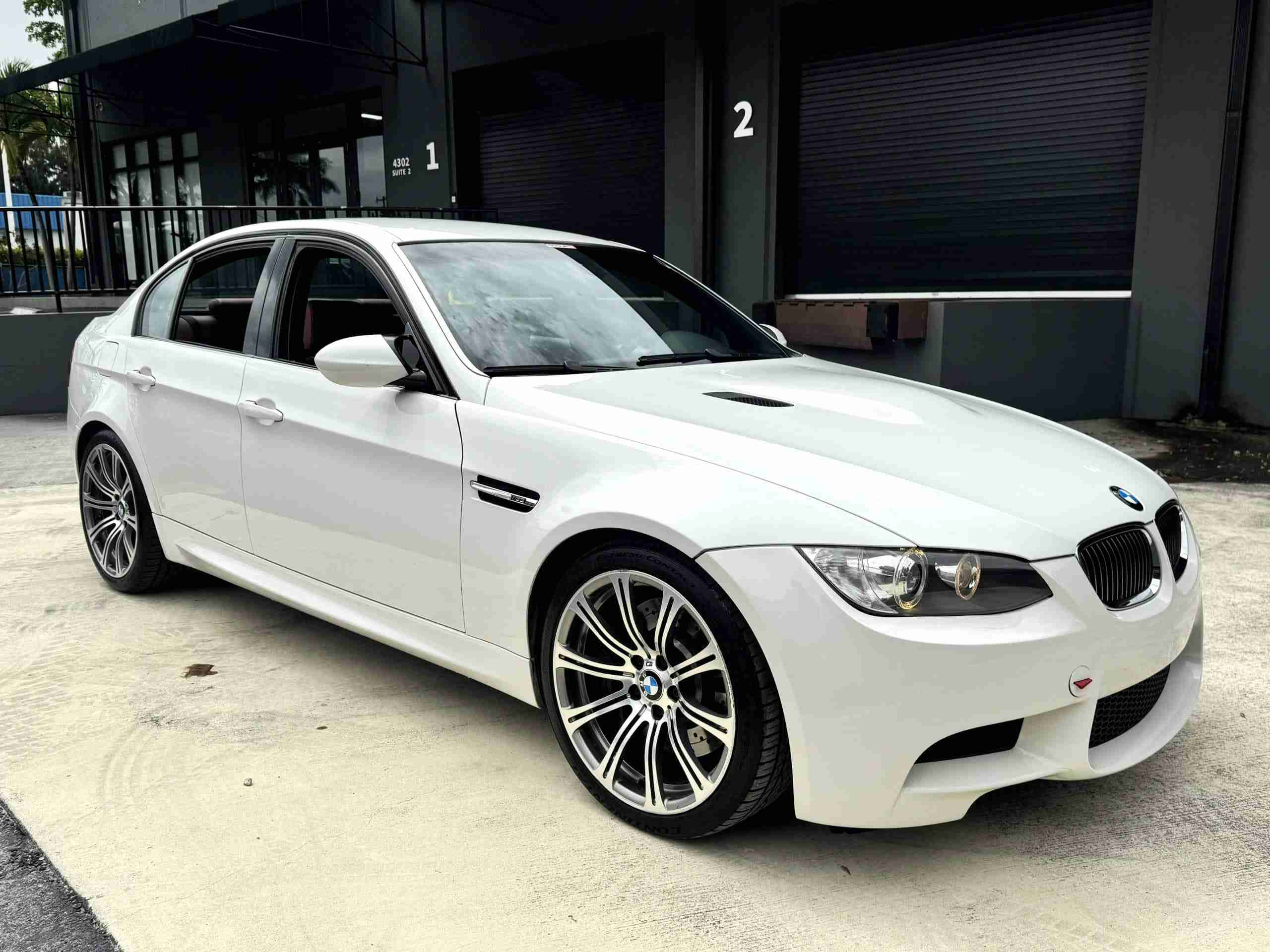 2008 BMW M3 E90 Single Hump Slicktop 74k Miles – 6 Speed Manual – LCI upgrades – Alpine White – Fox Red full