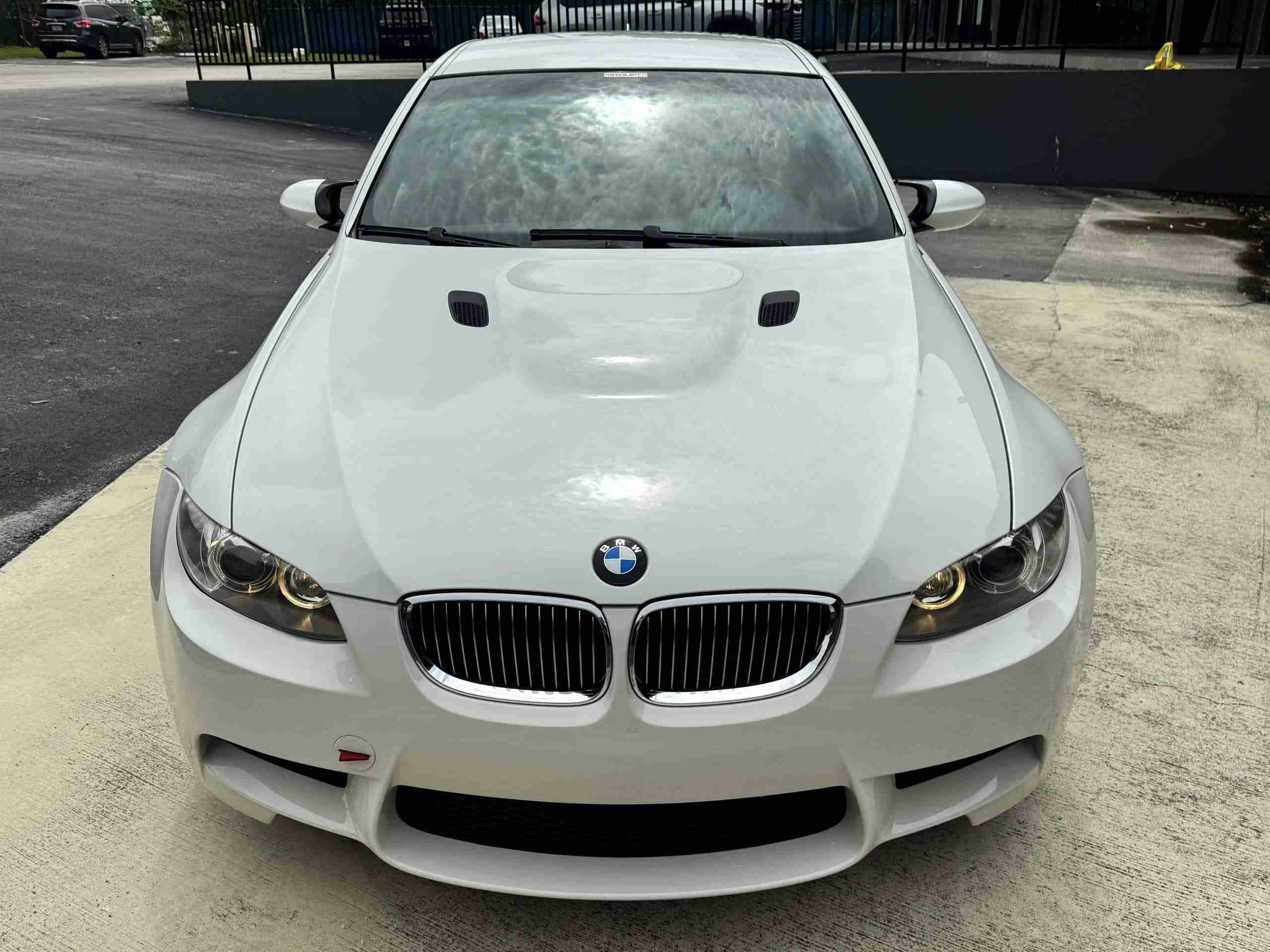 2008 BMW M3 E90 Single Hump Slicktop 74k Miles – 6 Speed Manual – LCI upgrades – Alpine White – Fox Red full