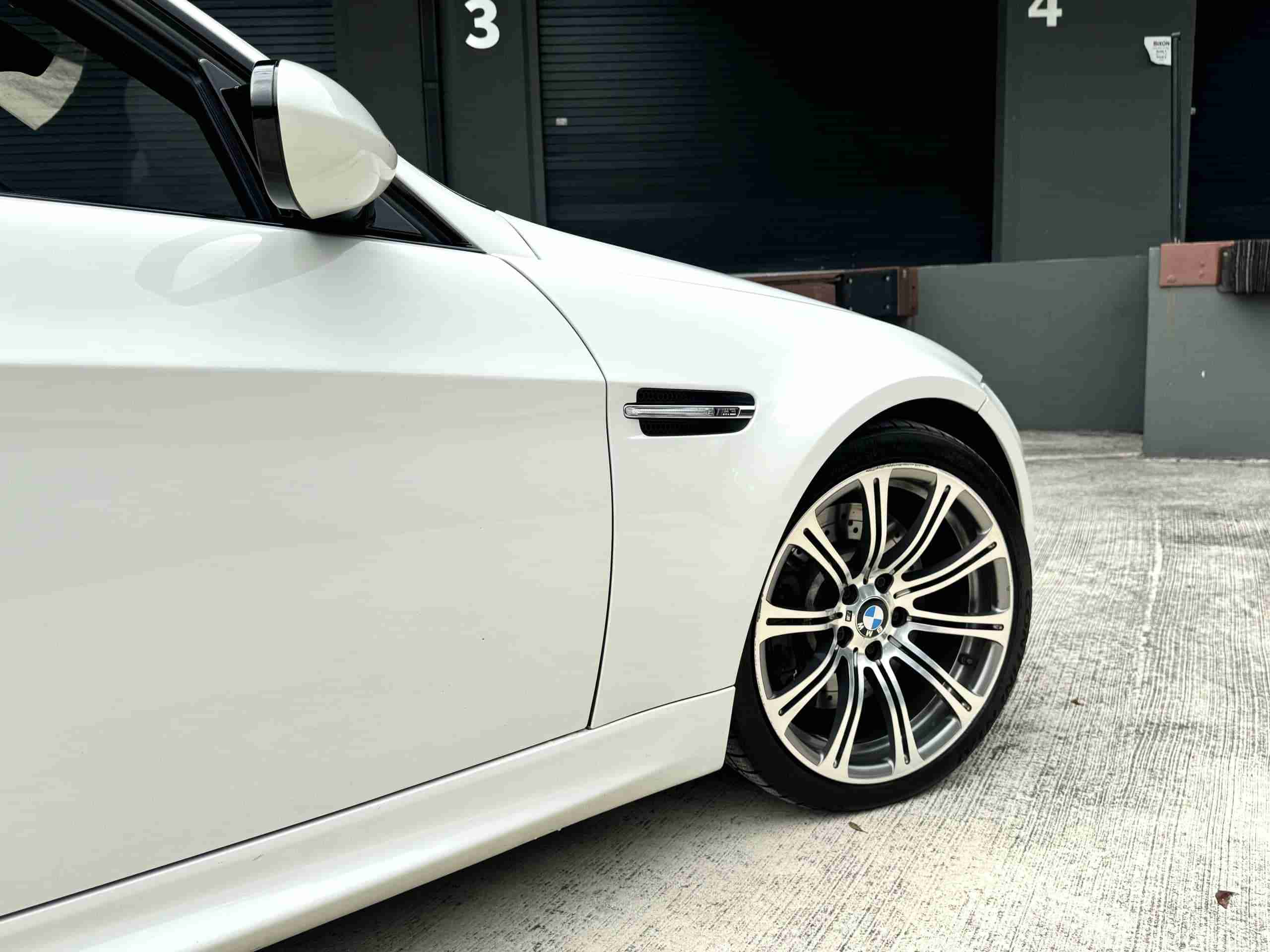 2008 BMW M3 E90 Single Hump Slicktop 74k Miles – 6 Speed Manual – LCI upgrades – Alpine White – Fox Red full