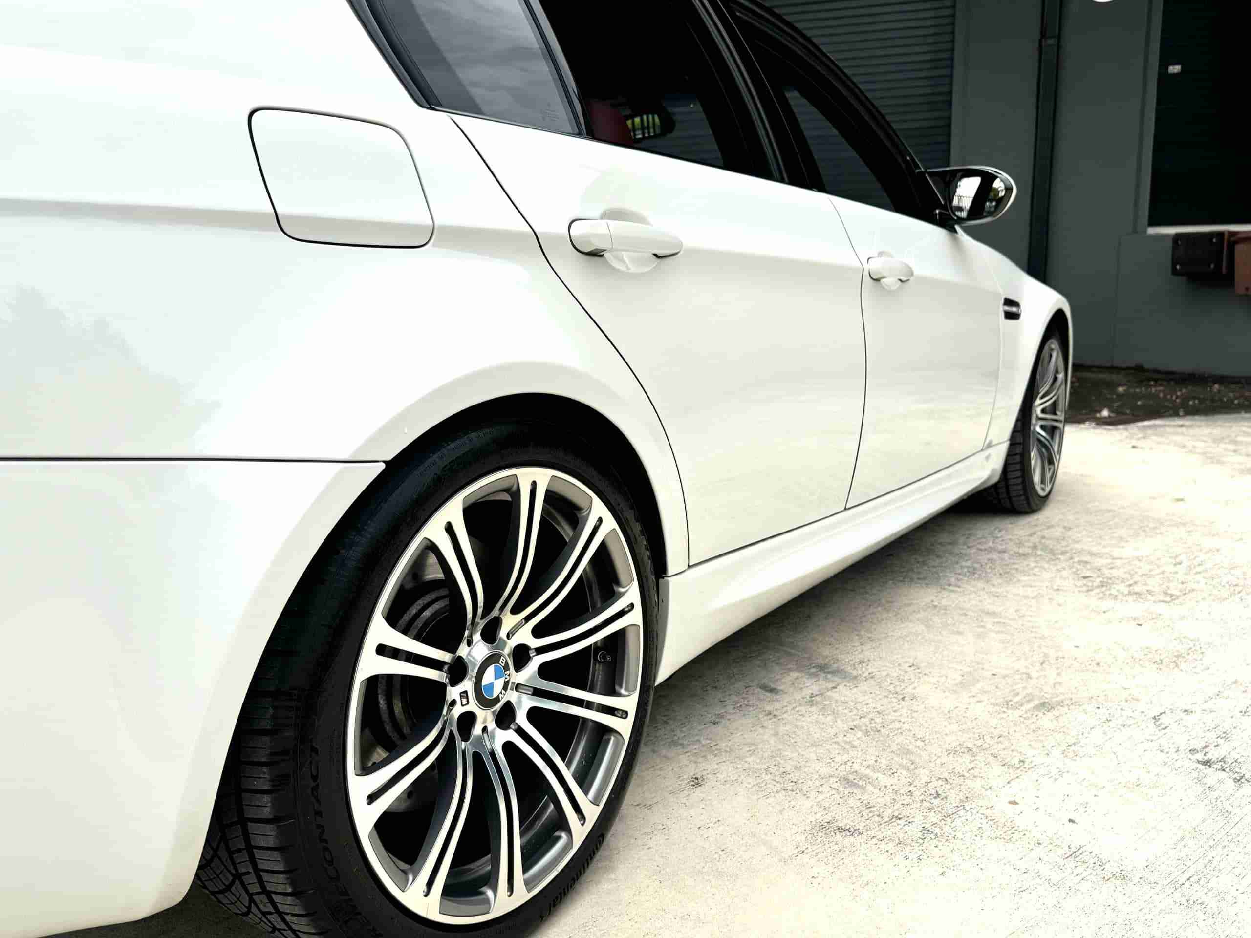 2008 BMW M3 E90 Single Hump Slicktop 74k Miles – 6 Speed Manual – LCI upgrades – Alpine White – Fox Red full