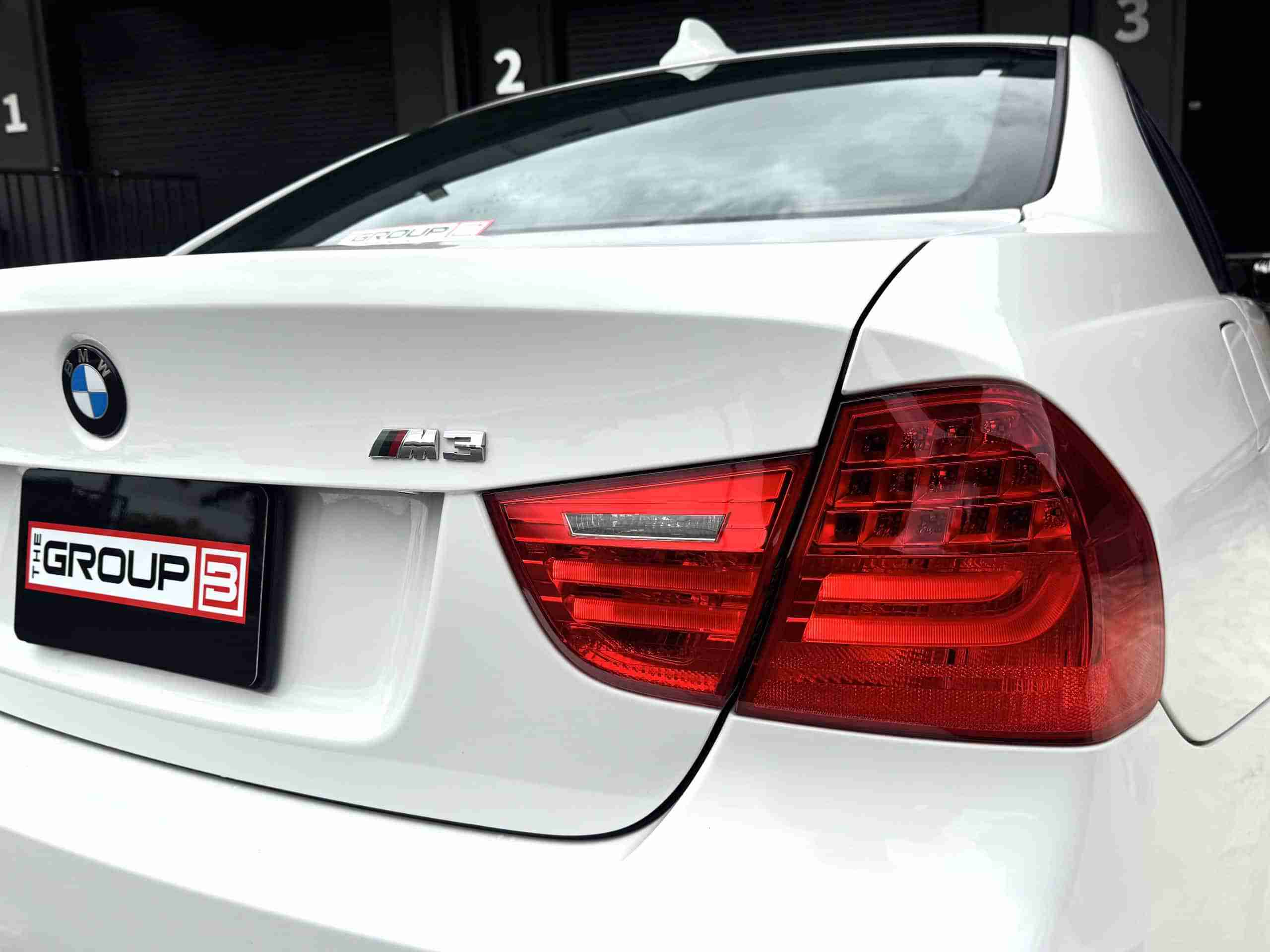 2008 BMW M3 E90 Single Hump Slicktop 74k Miles – 6 Speed Manual – LCI upgrades – Alpine White – Fox Red full