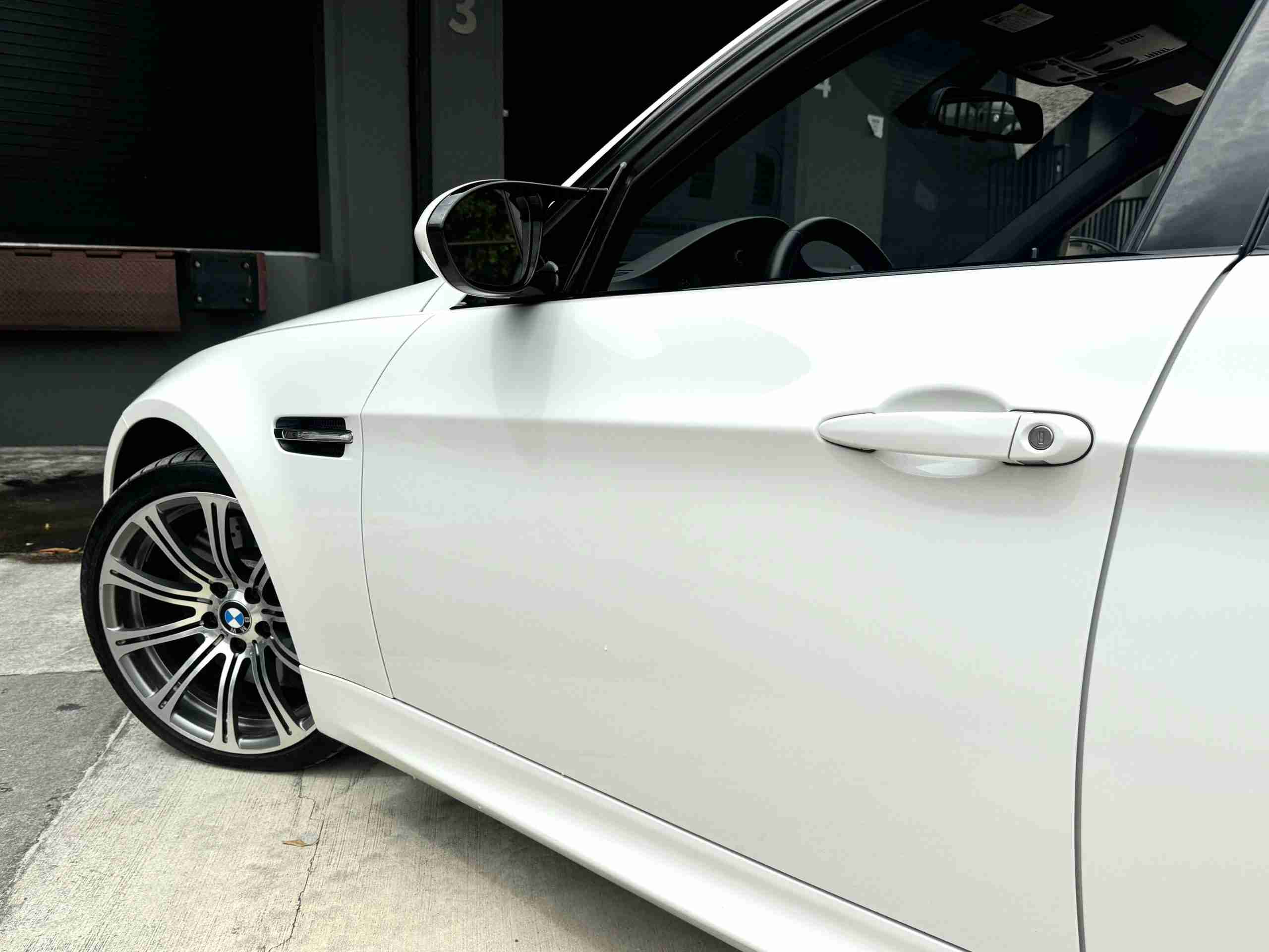 2008 BMW M3 E90 Single Hump Slicktop 74k Miles – 6 Speed Manual – LCI upgrades – Alpine White – Fox Red full