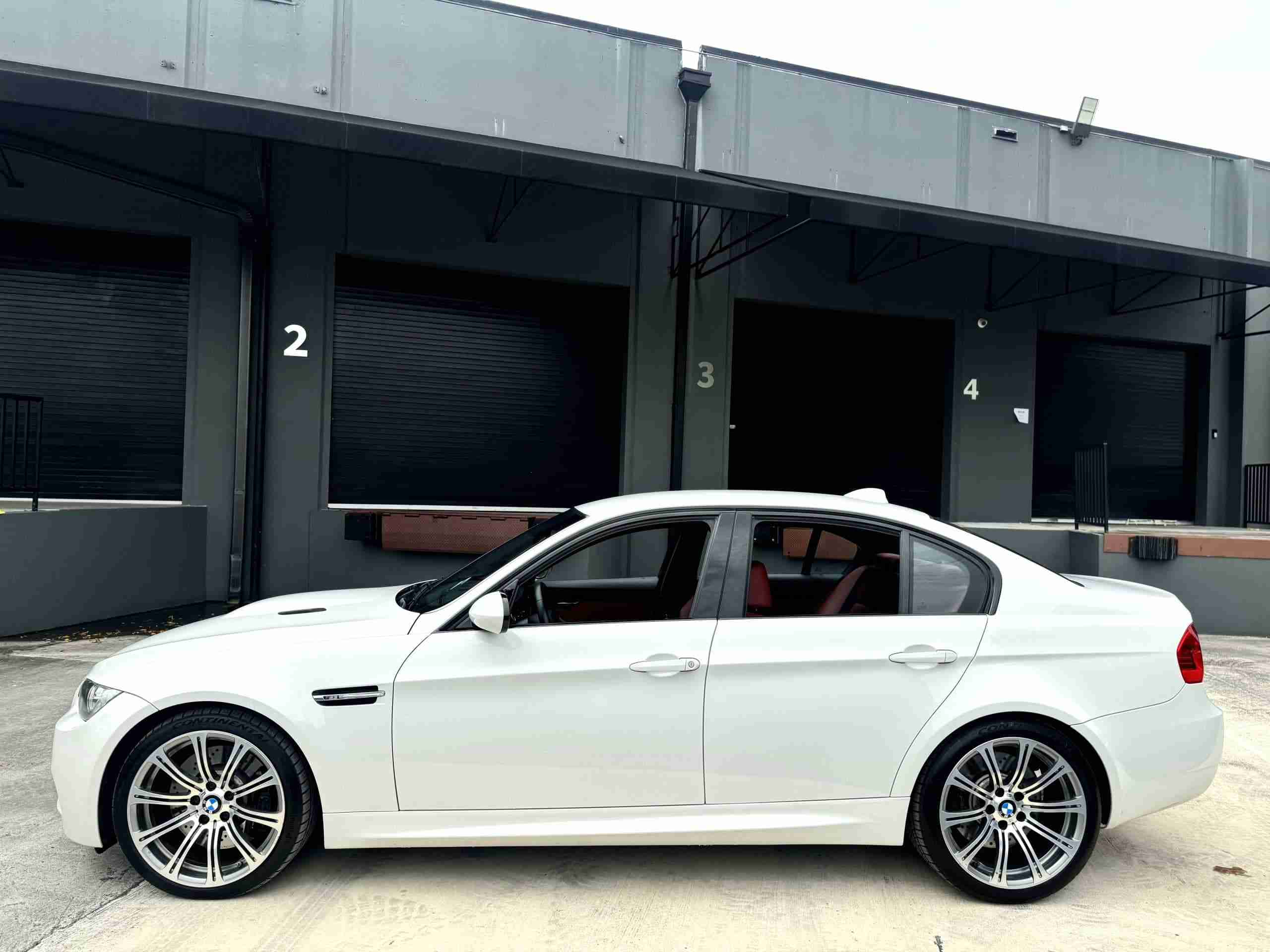 2008 BMW M3 E90 Single Hump Slicktop 74k Miles – 6 Speed Manual – LCI upgrades – Alpine White – Fox Red full