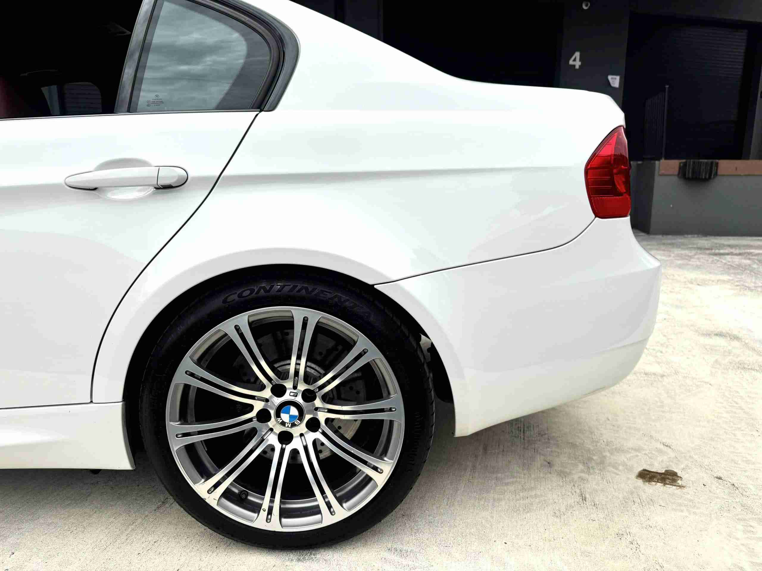 2008 BMW M3 E90 Single Hump Slicktop 74k Miles – 6 Speed Manual – LCI upgrades – Alpine White – Fox Red full