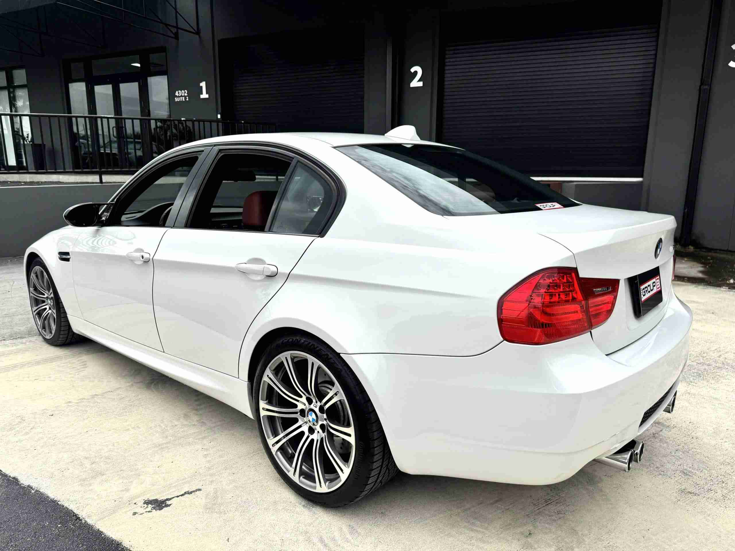 2008 BMW M3 E90 Single Hump Slicktop 74k Miles – 6 Speed Manual – LCI upgrades – Alpine White – Fox Red full
