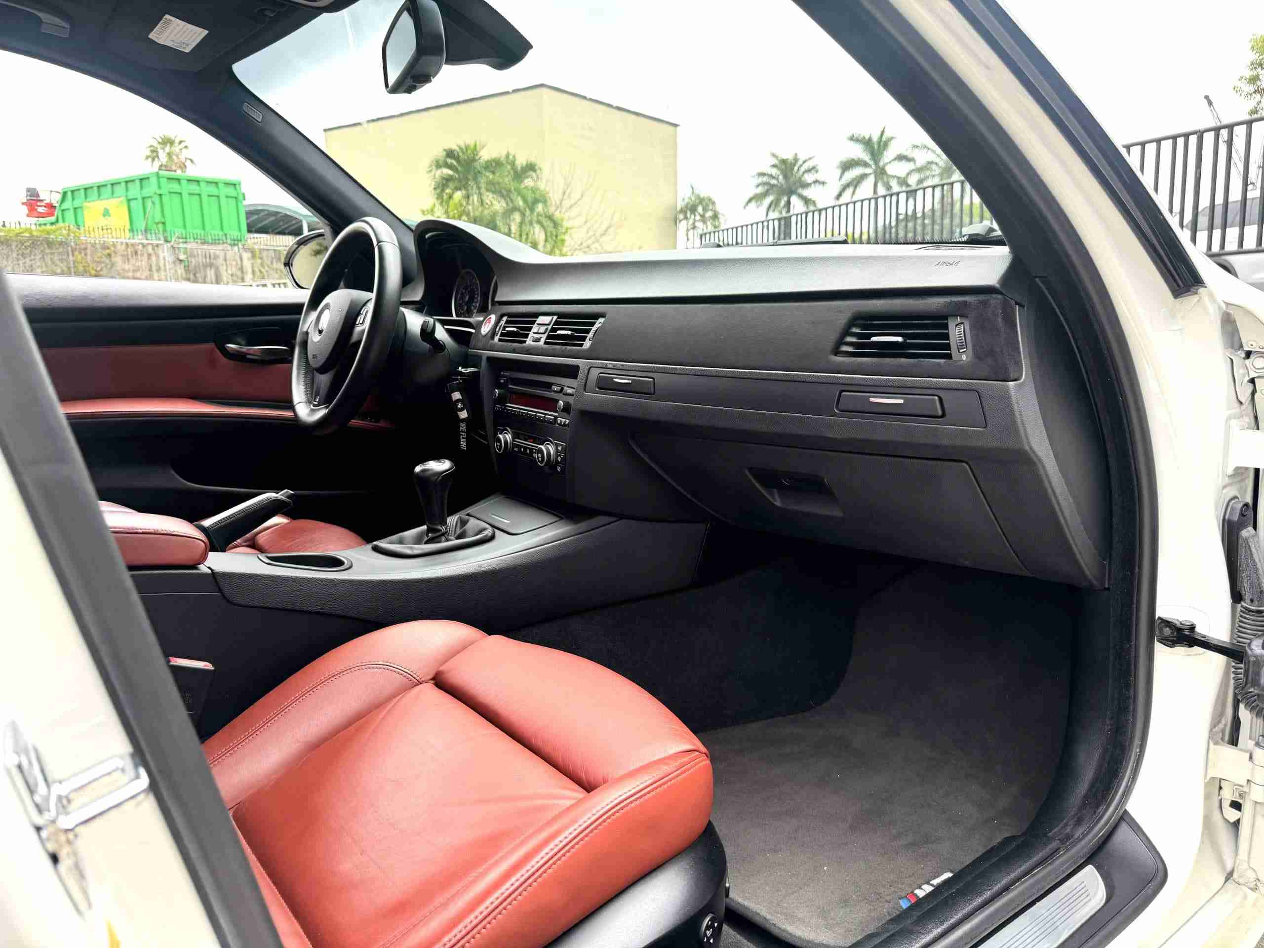 2008 BMW M3 E90 Single Hump Slicktop 74k Miles – 6 Speed Manual – LCI upgrades – Alpine White – Fox Red full