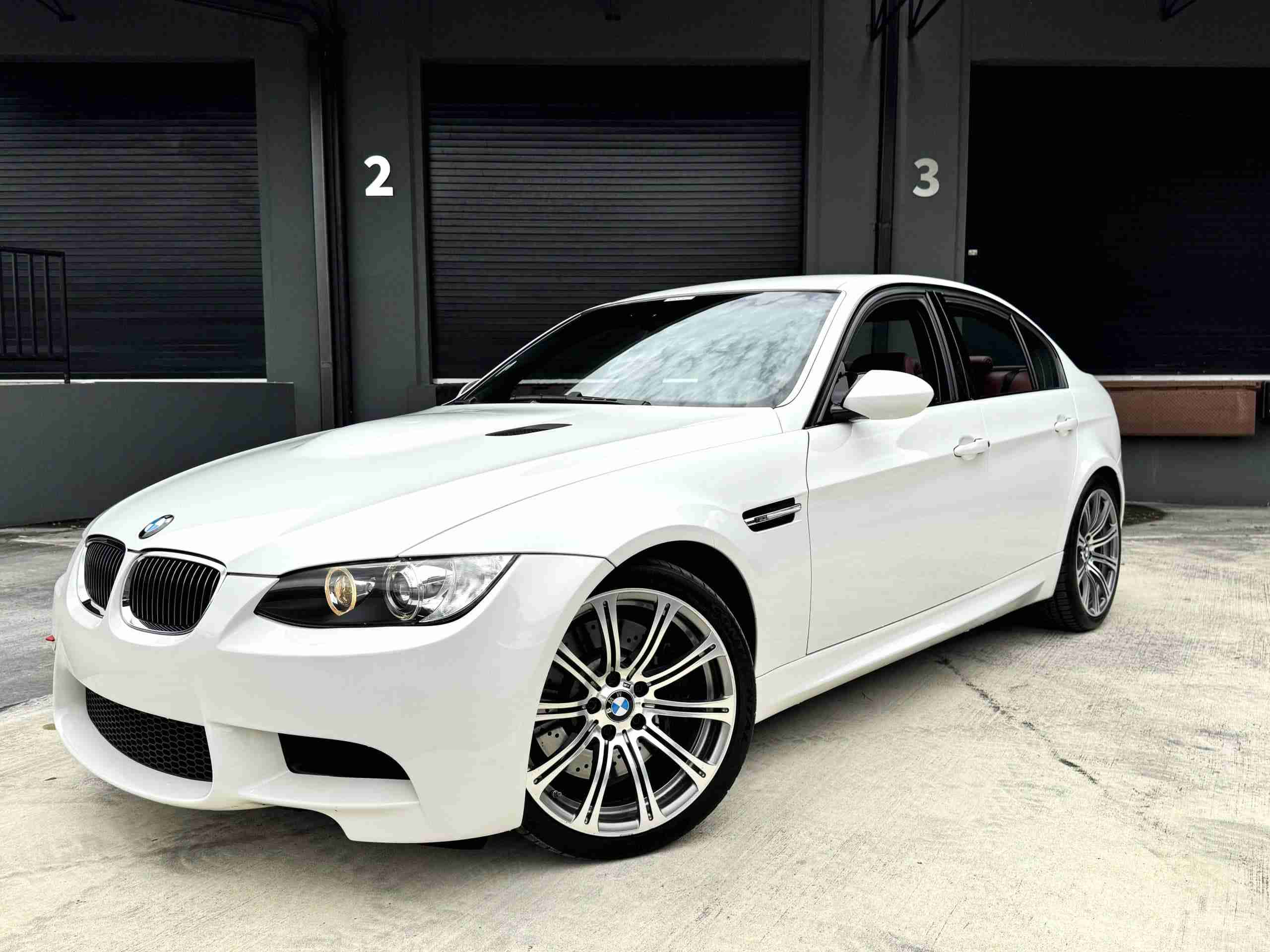 2008 BMW M3 E90 Single Hump Slicktop 74k Miles – 6 Speed Manual – LCI upgrades – Alpine White – Fox Red full