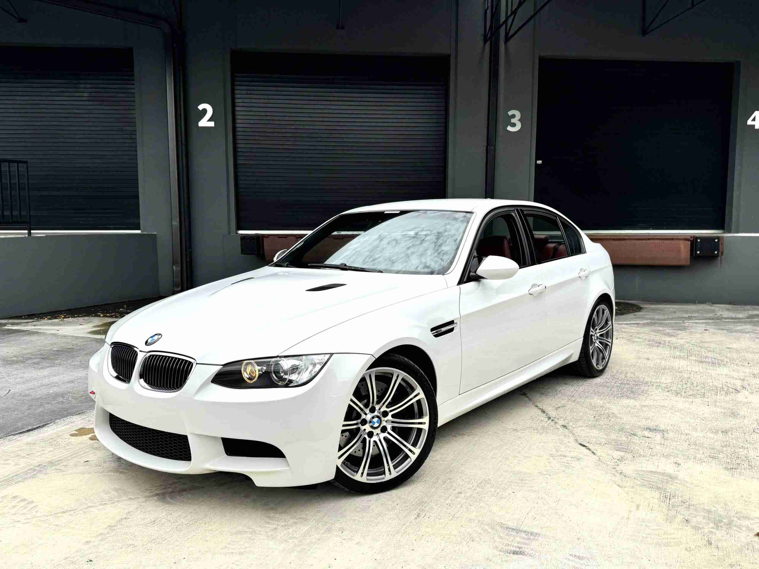 2008 BMW M3 E90 Single Hump Slicktop 74k Miles – 6 Speed Manual – LCI upgrades – Alpine White – Fox Red full