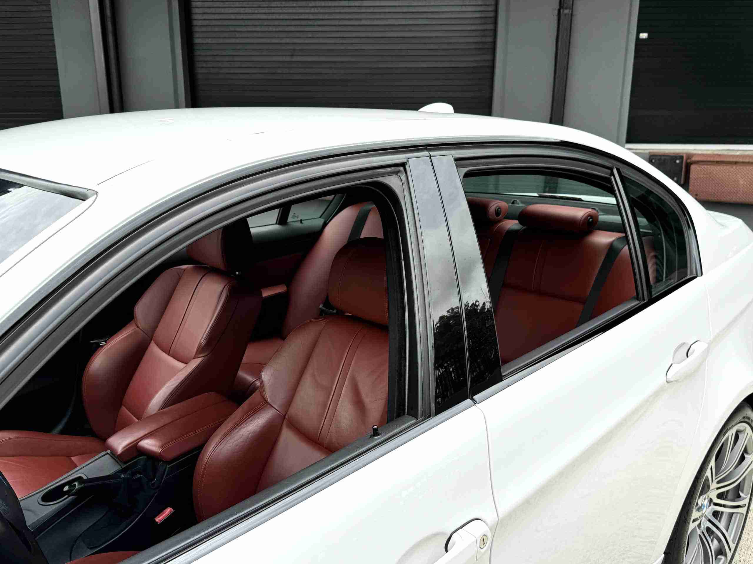 2008 BMW M3 E90 Single Hump Slicktop 74k Miles – 6 Speed Manual – LCI upgrades – Alpine White – Fox Red full