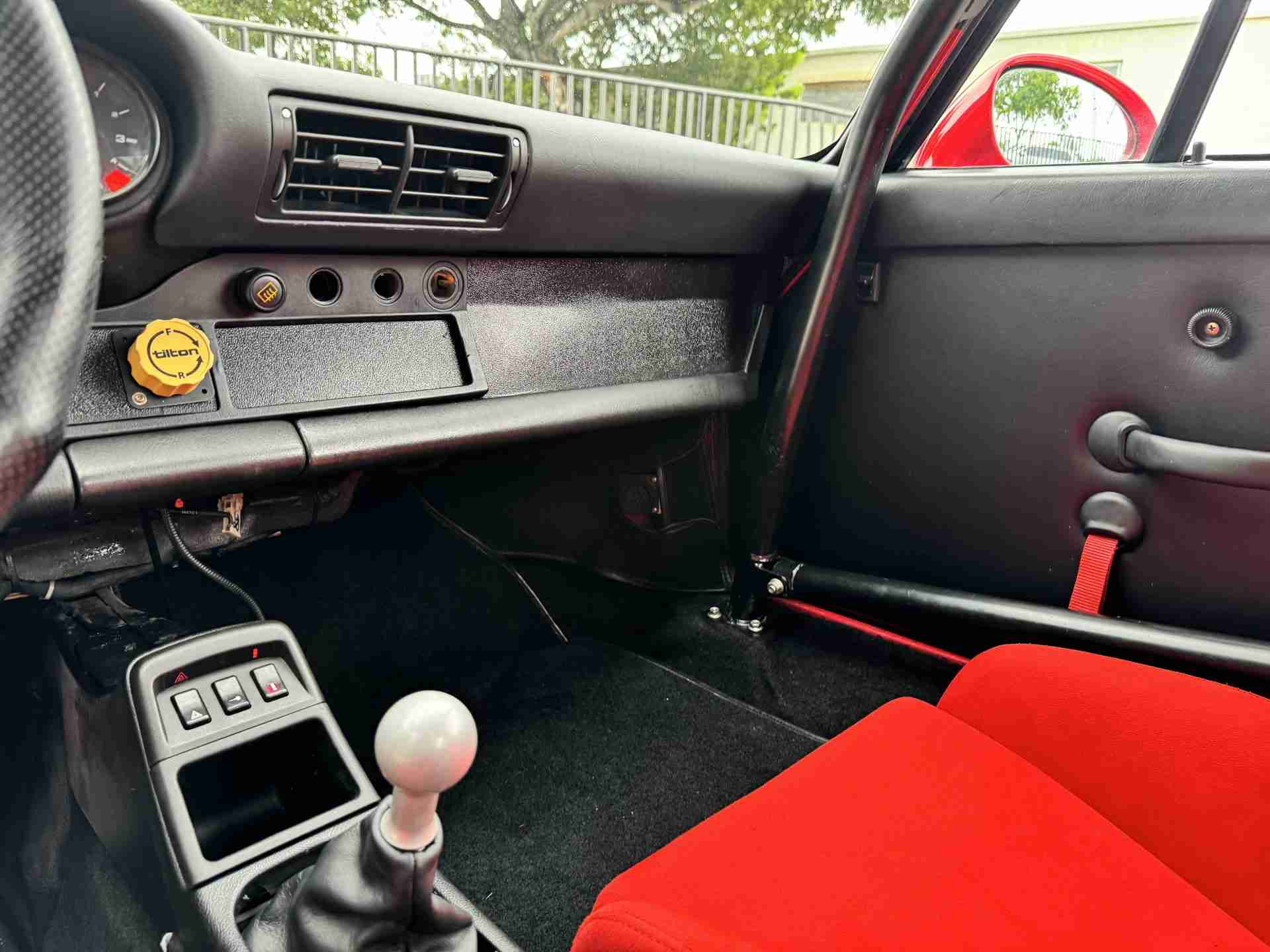 1990 Porsche 964 Carrera Euro – Sunroof Delete – Big Brakes – Well sorted full